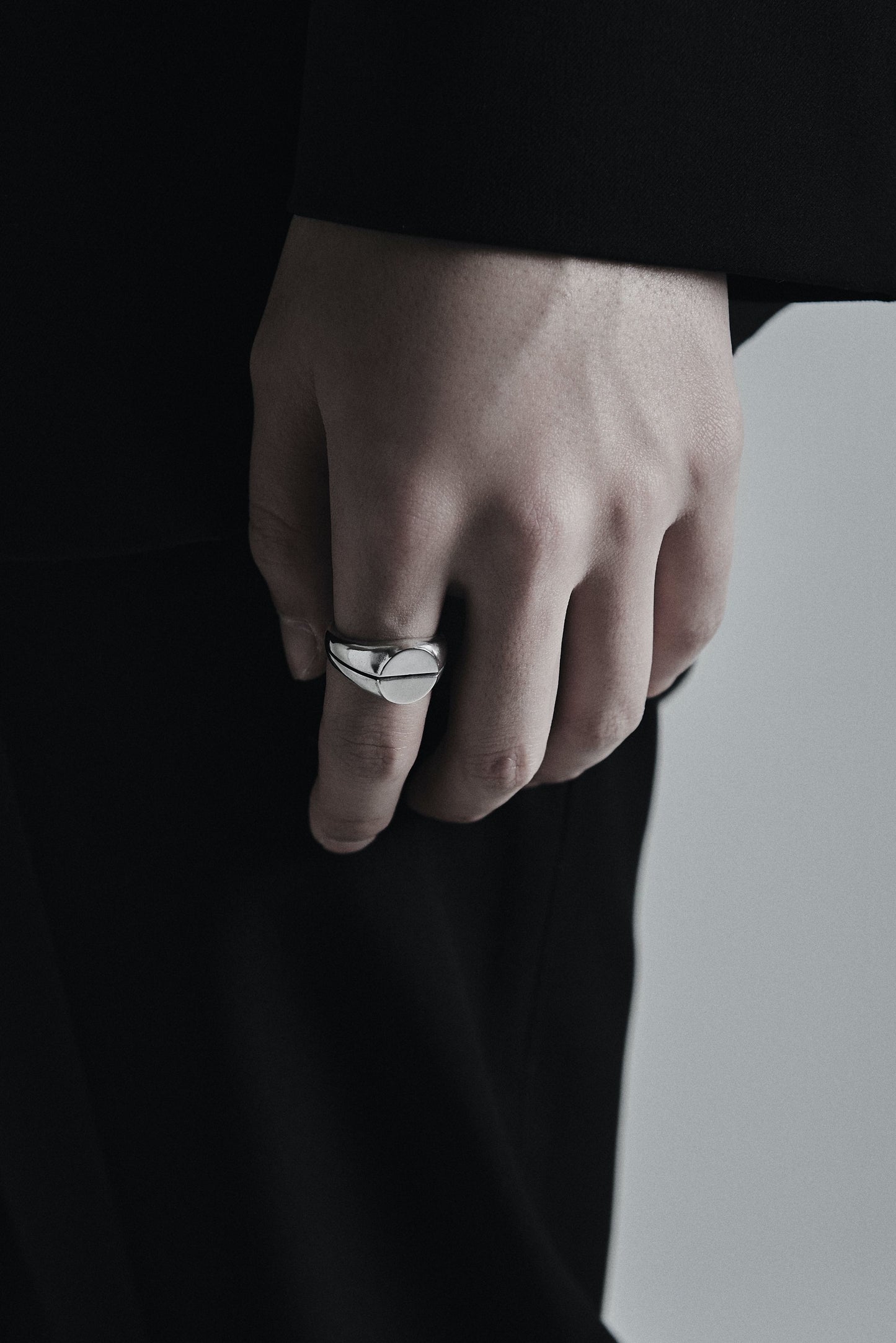 One line circle ring - OVERTHELINE 오버더라인 - CAVA LIFE