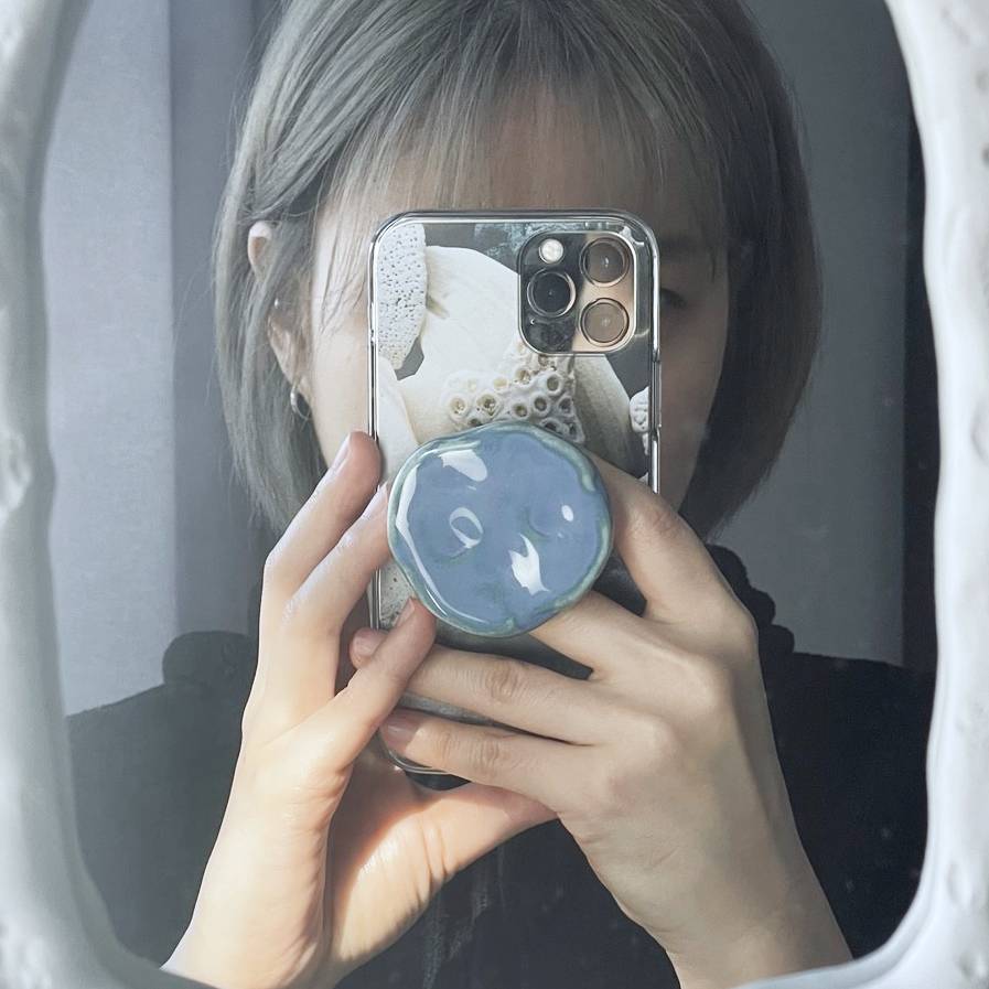 Pebble Phone Holder Tok