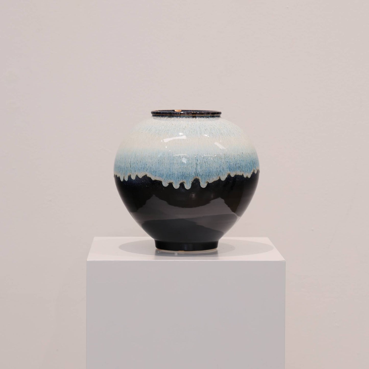 SAI 006 무너지는 하늘 달항아리