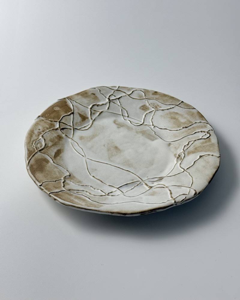 Vine dish matt smoked white round