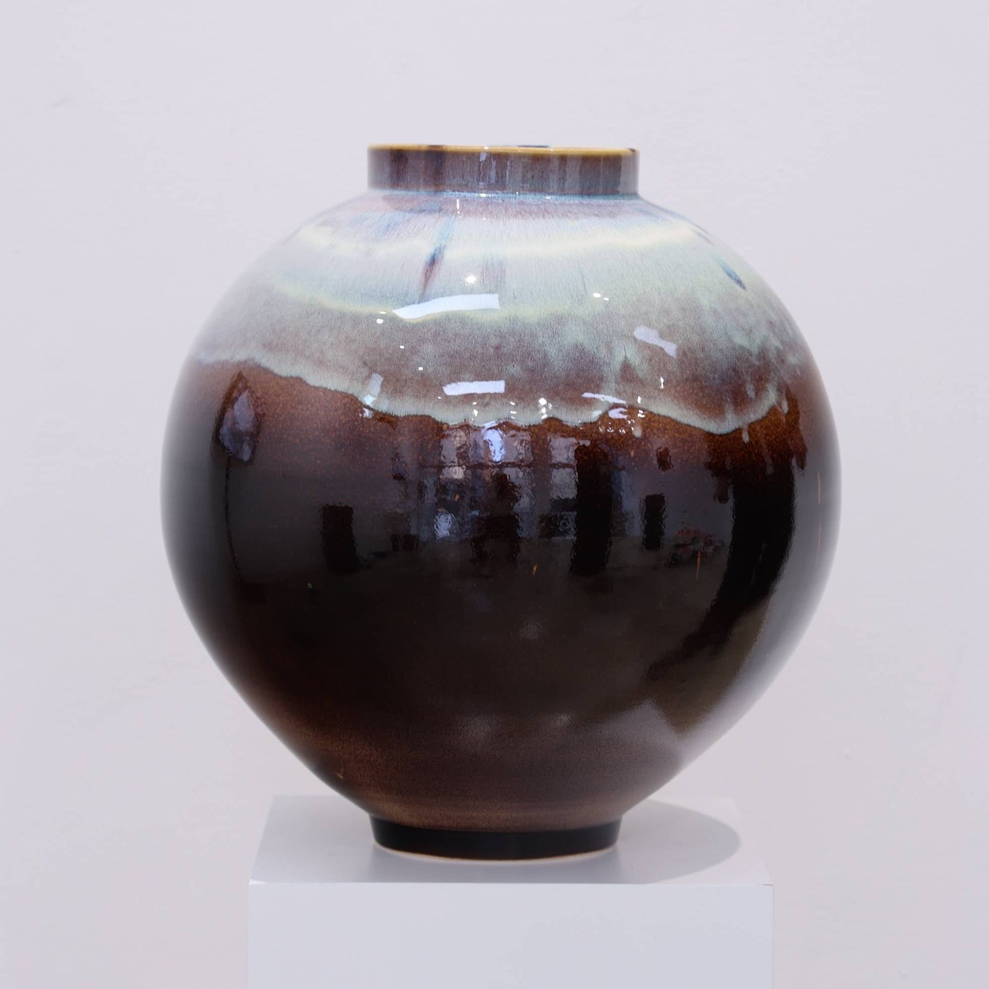 SAI 006 무너지는 하늘 달항아리 46cm