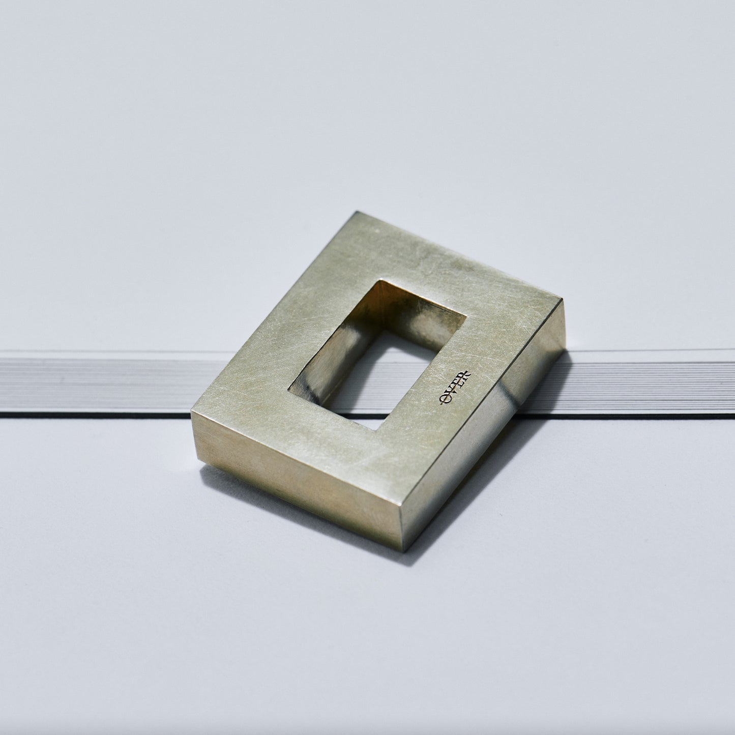 Bold line paper weight - OVERTHELINE 오버더라인 - CAVA LIFE