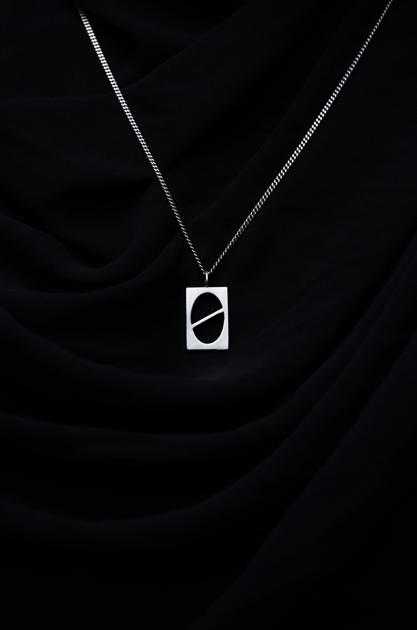 Bold line frame oval pendant - OVERTHELINE 오버더라인 - CAVA LIFE