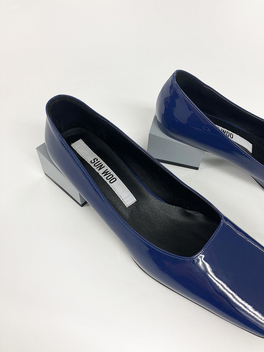 TRI-QUARE BLOCK MID HEEL in NAVY/GRAY - SUN WOO 선우 - CAVA LIFE