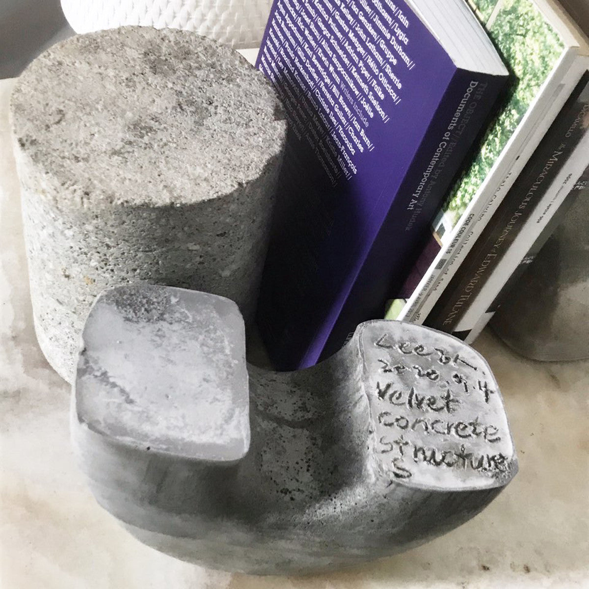 콘크리트 스트럭쳐 북앤드 - Lee Hae Sun 이혜선 - CAVA LIFE