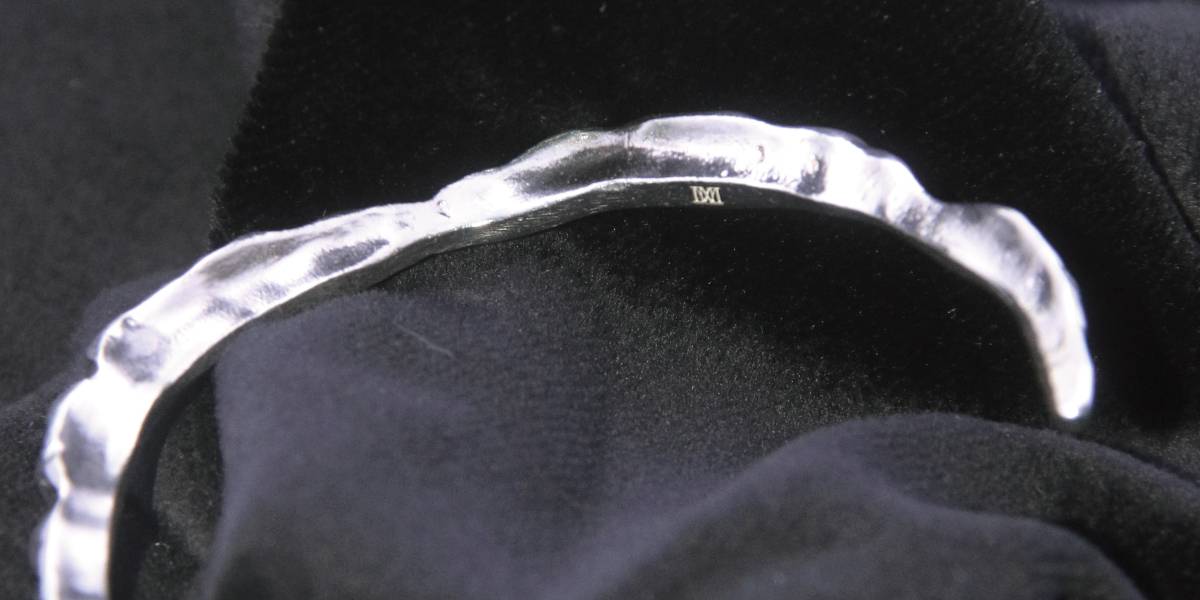 프릴 뱅글 - The Massive 김소연 / 더메시브 - CAVA LIFE