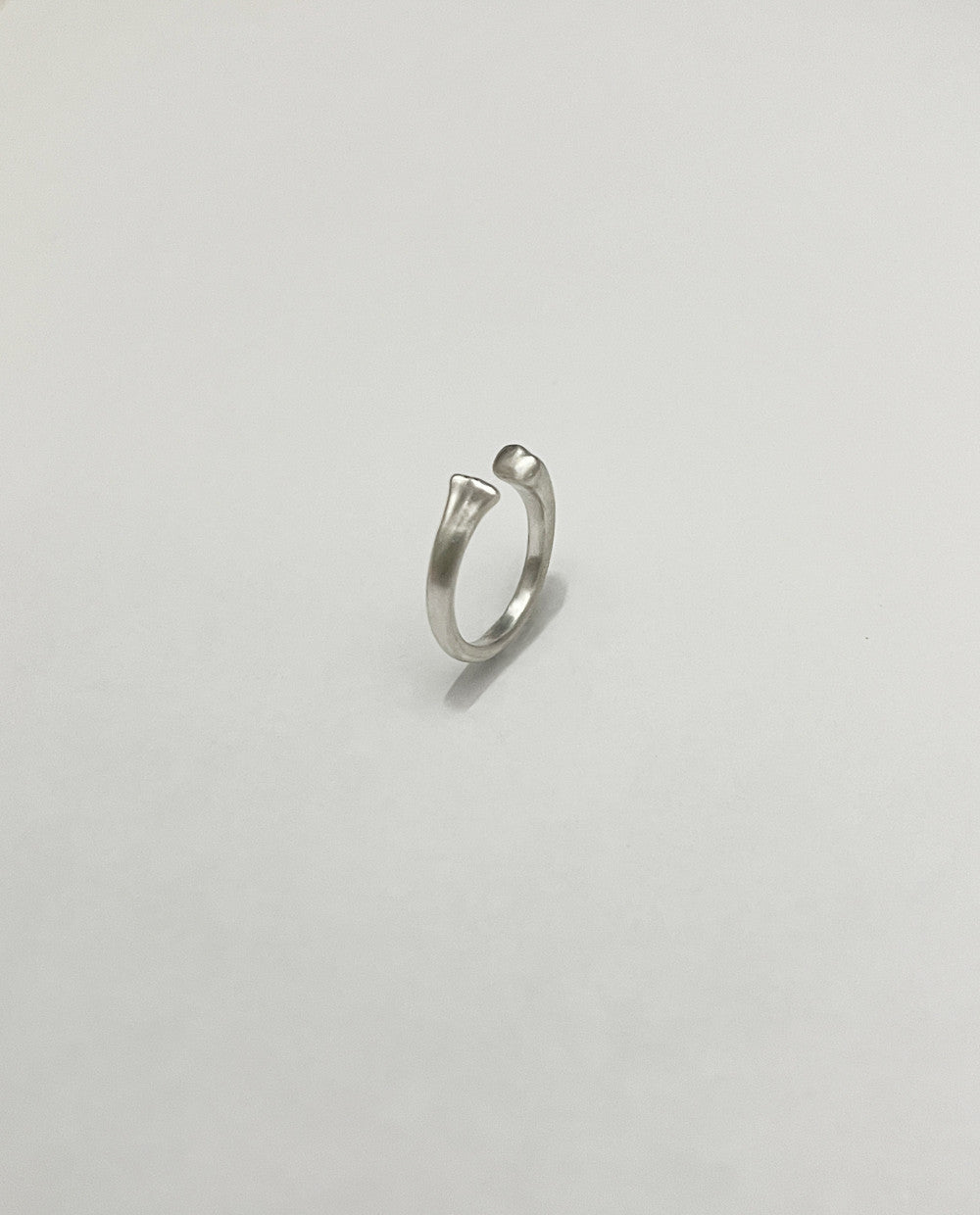 someone's bone open ring - Haett 헤트 - CAVA LIFE