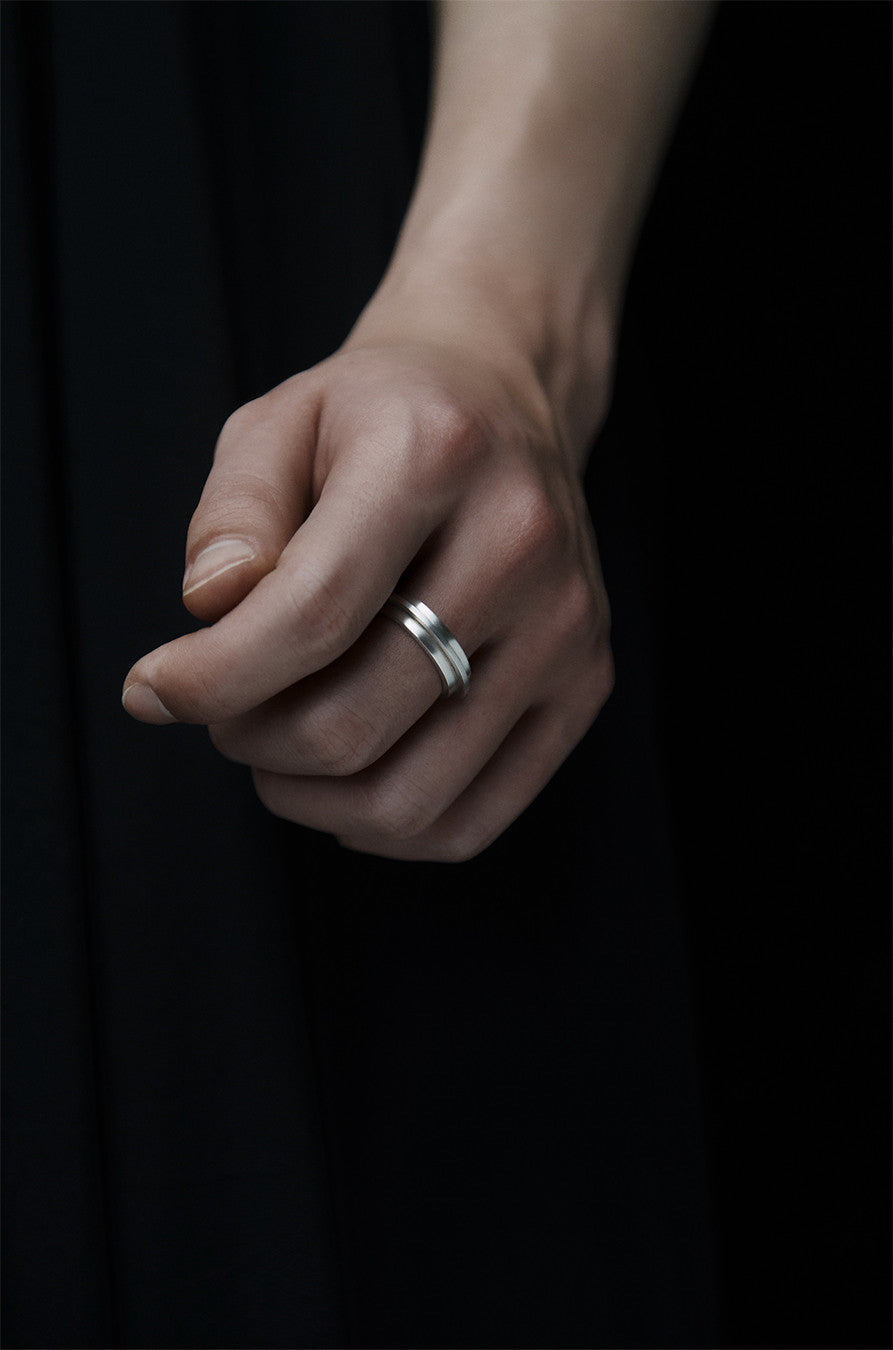 Bold line solid ring - OVERTHELINE 오버더라인 - CAVA LIFE