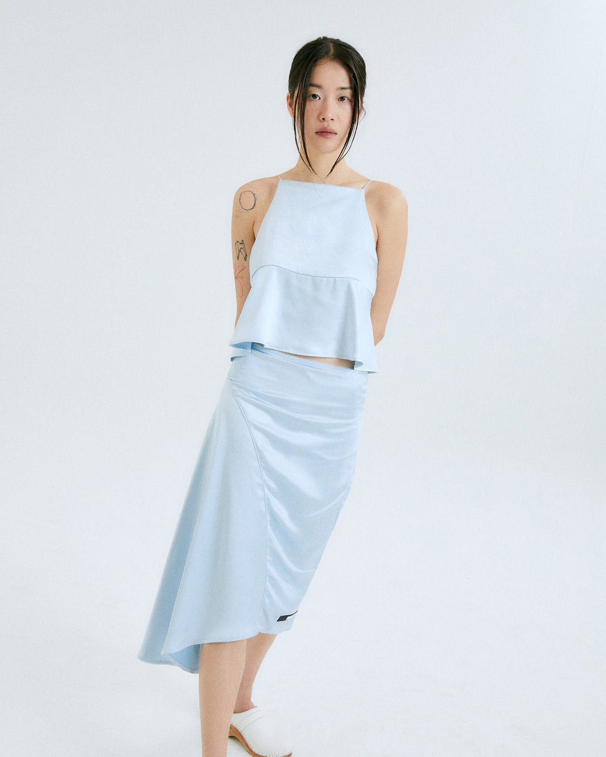 실키 드레이프 스커츠 / 스카이 블루 - HALOMINIUM  할로미늄 - CAVA LIFE