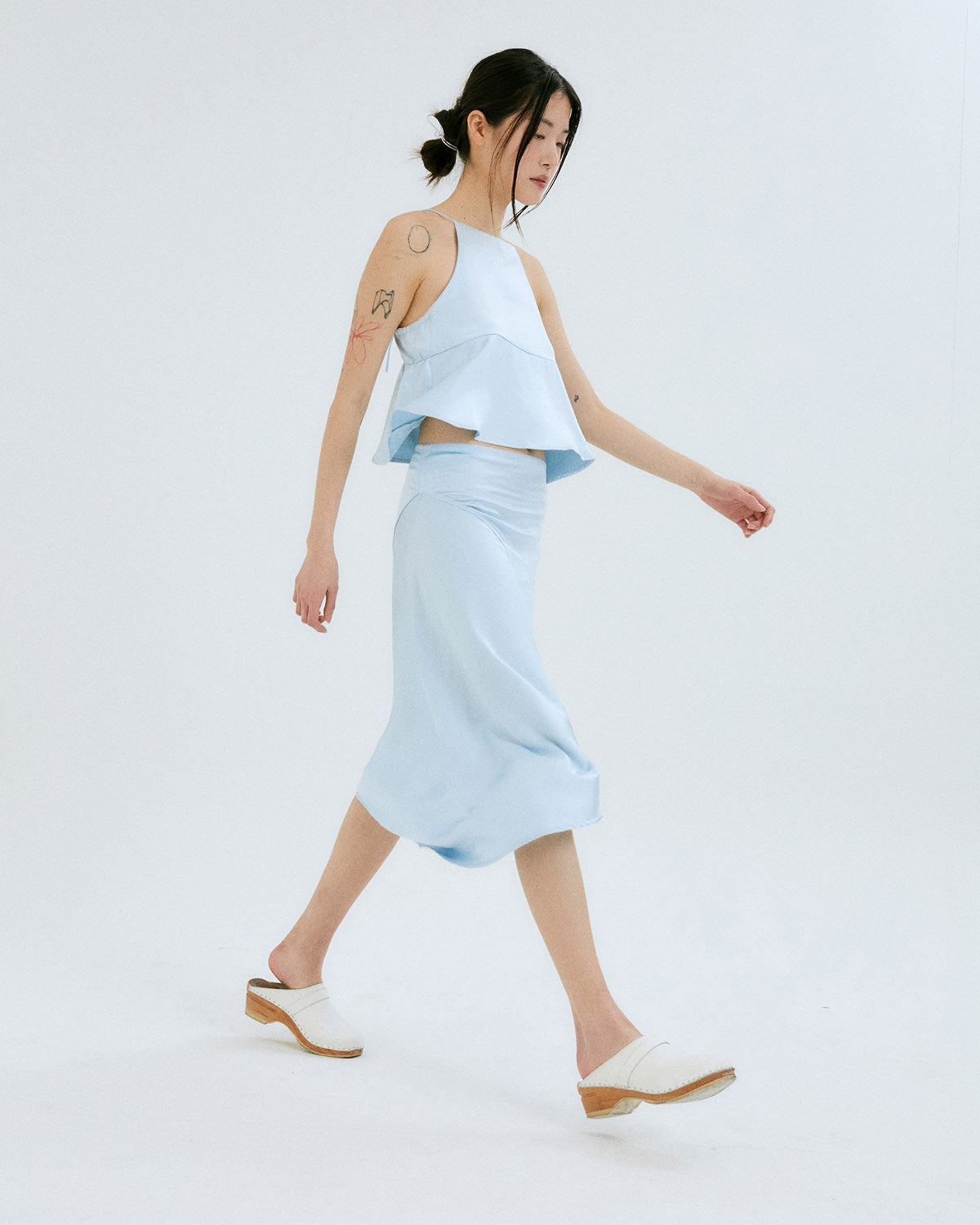 실키 드레이프 스커츠 / 스카이 블루 - HALOMINIUM  할로미늄 - CAVA LIFE