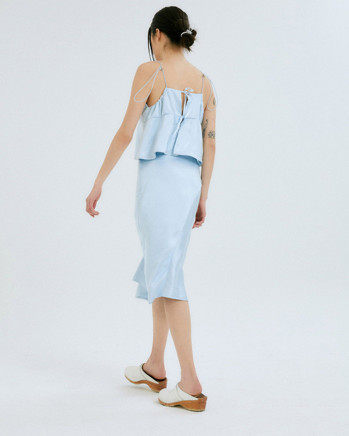 실키 드레이프 스커츠 / 스카이 블루 - HALOMINIUM  할로미늄 - CAVA LIFE