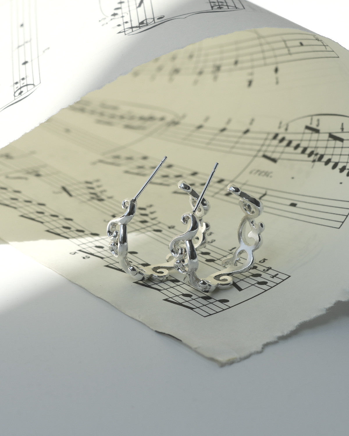 scroll pattern hoop earring - Next Green Door - CAVA LIFE