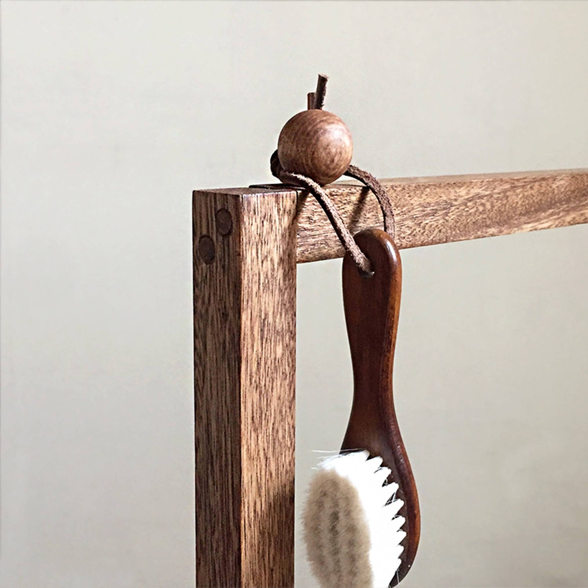 Hurdle hanger 허들 행거 - BrownBuilding 브라운빌딩 - CAVA LIFE