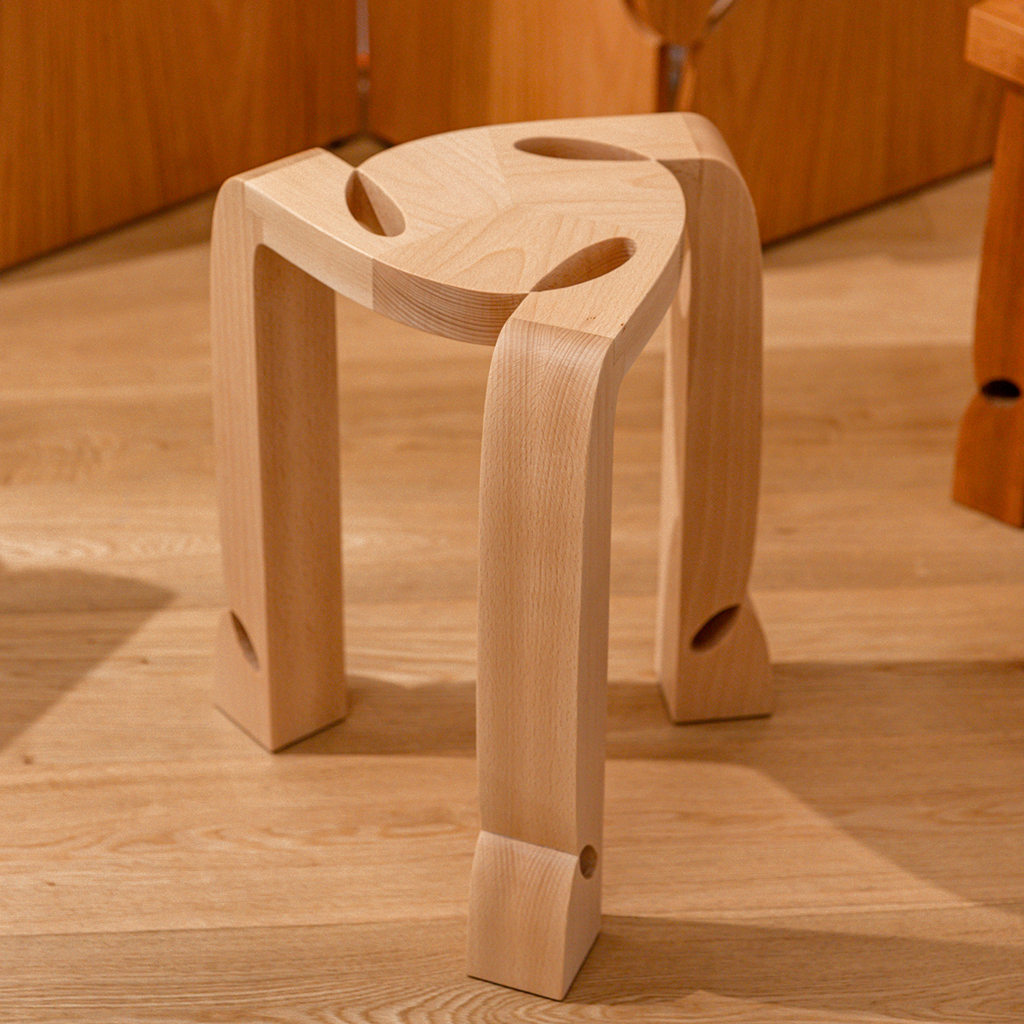 Curly Stool 003 | Beech