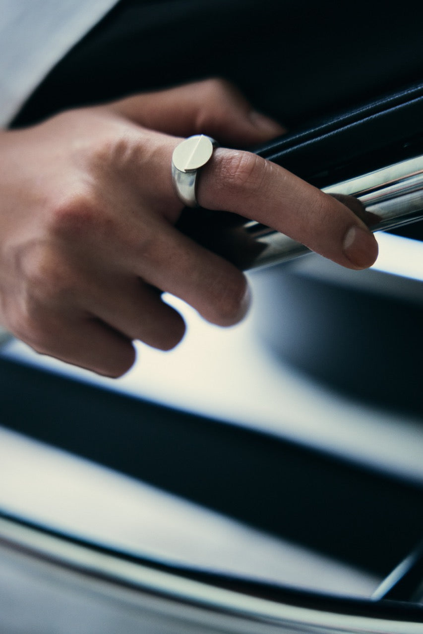 Void circle ring - OVERTHELINE 오버더라인 - CAVA LIFE