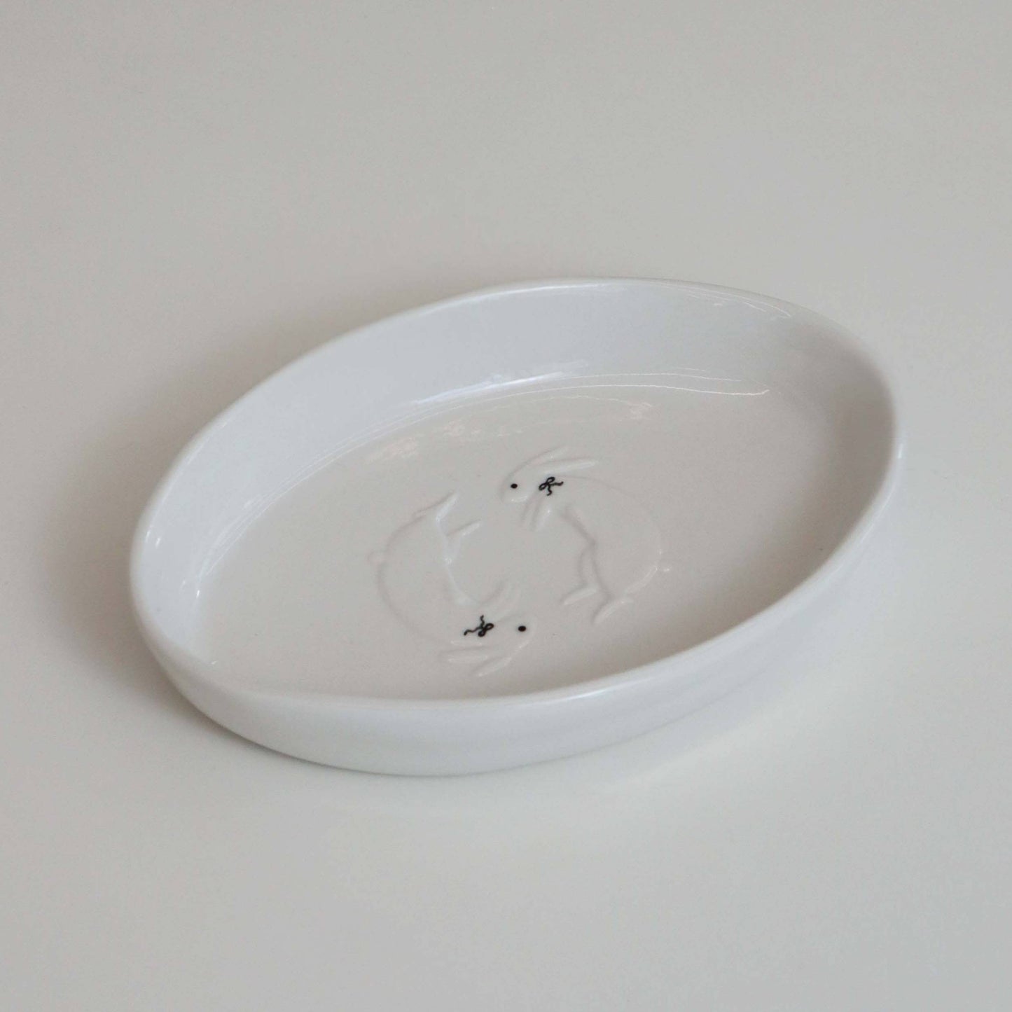 black ribbon bunny dish