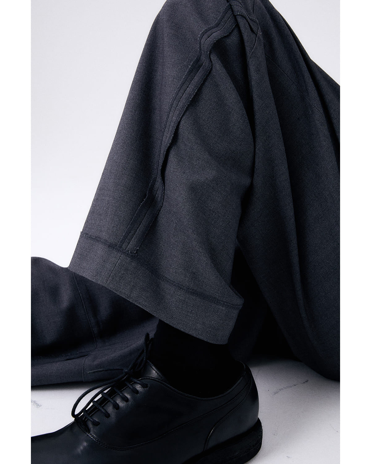 원 턱 울 팬츠 / 그레이 - HALOMINIUM  할로미늄 - CAVA LIFE