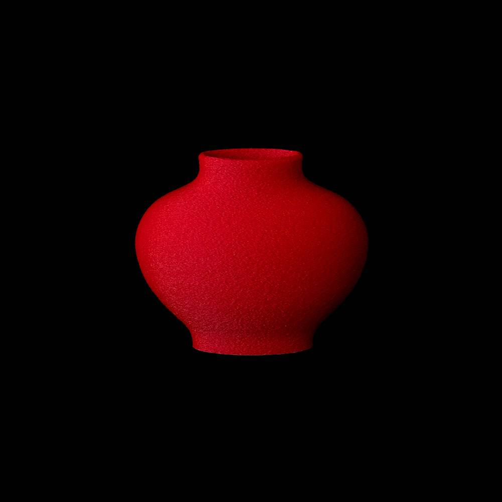 납작한 작은 항아리