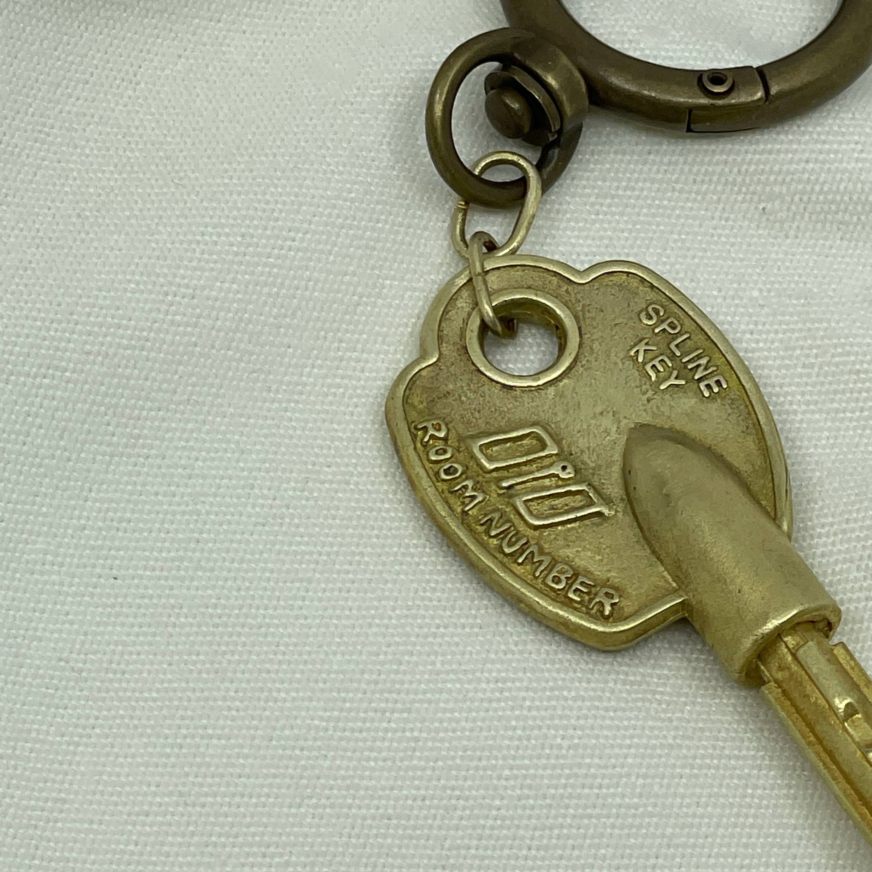 The Key to Room ㅁ1ㅁ - [M_M] [믐] - CAVA LIFE