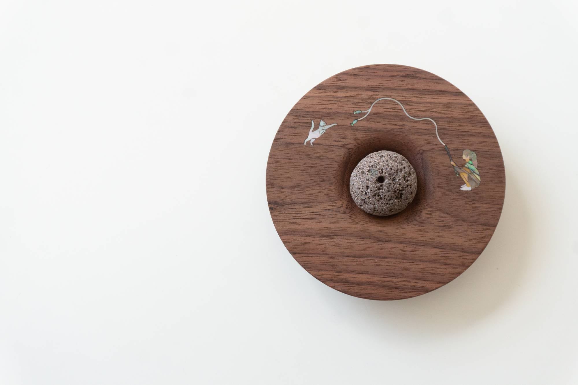 원목 자개 인센스홀더 _ 산책시리즈 - Kim song yi, Kim kyoung hun / somoksobok - CAVA LIFE