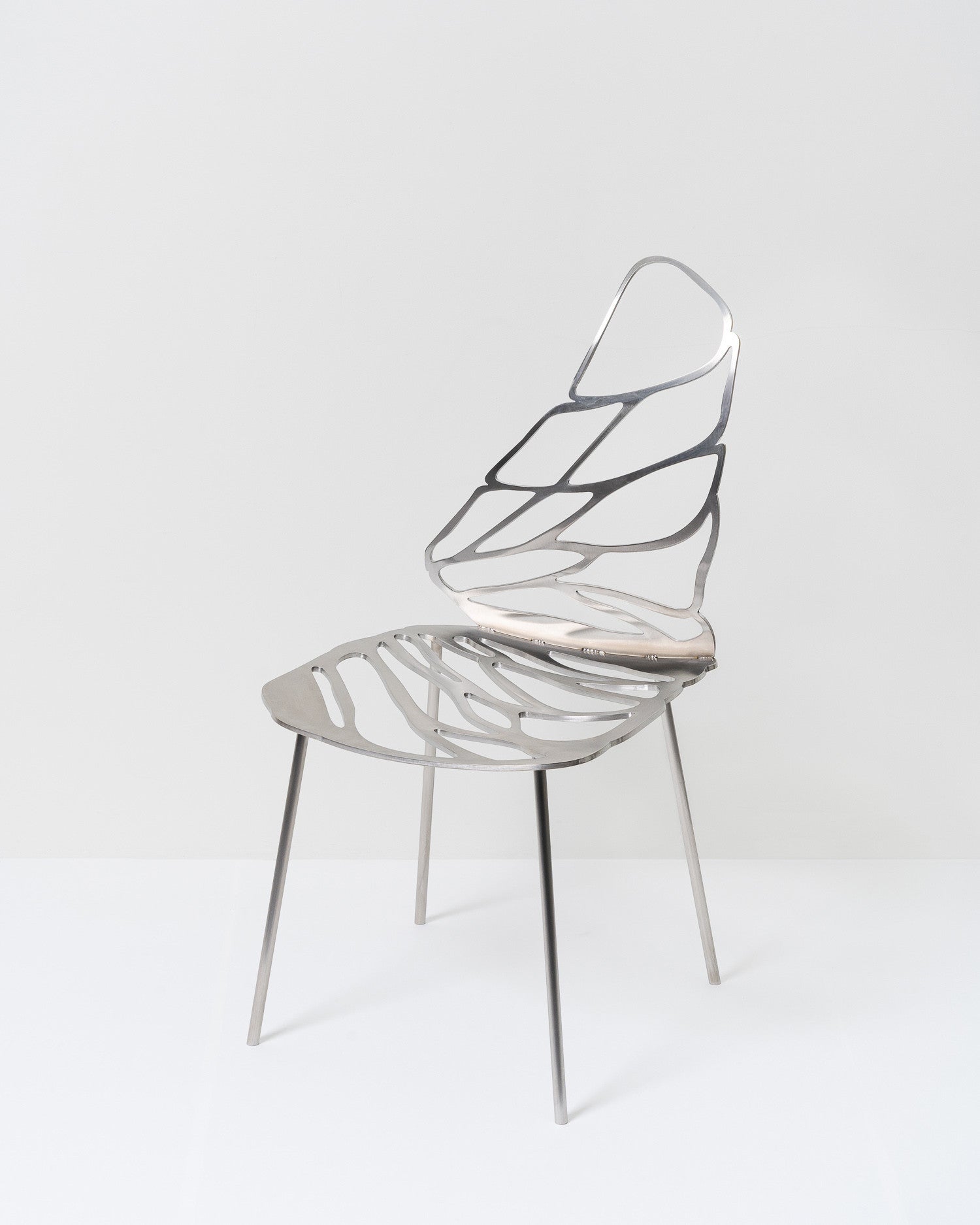 윙스 체어 - KYELEE KIM 계리 - CAVA LIFE