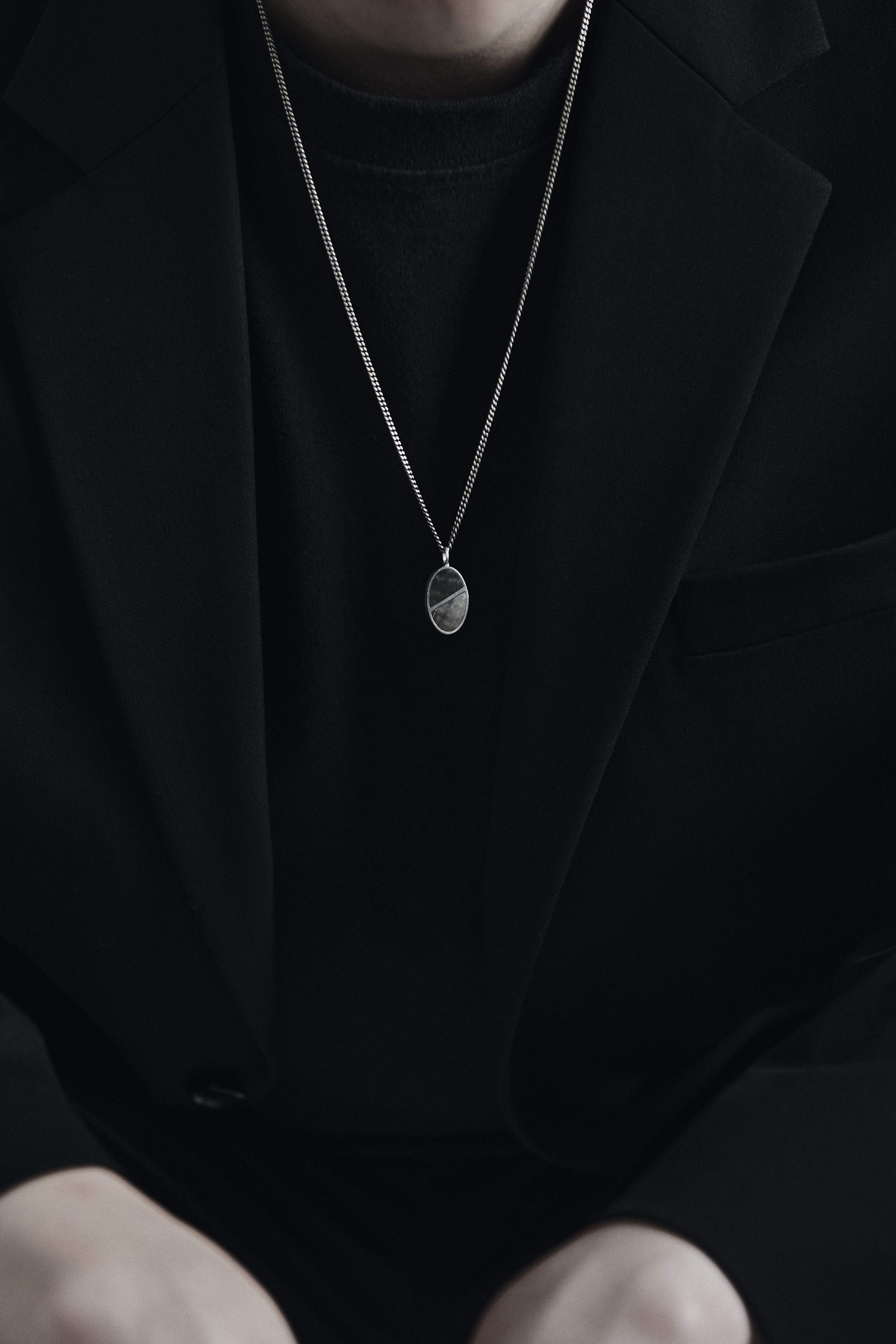 One line oval pendant (Stone setting) - OVERTHELINE 오버더라인 - CAVA LIFE
