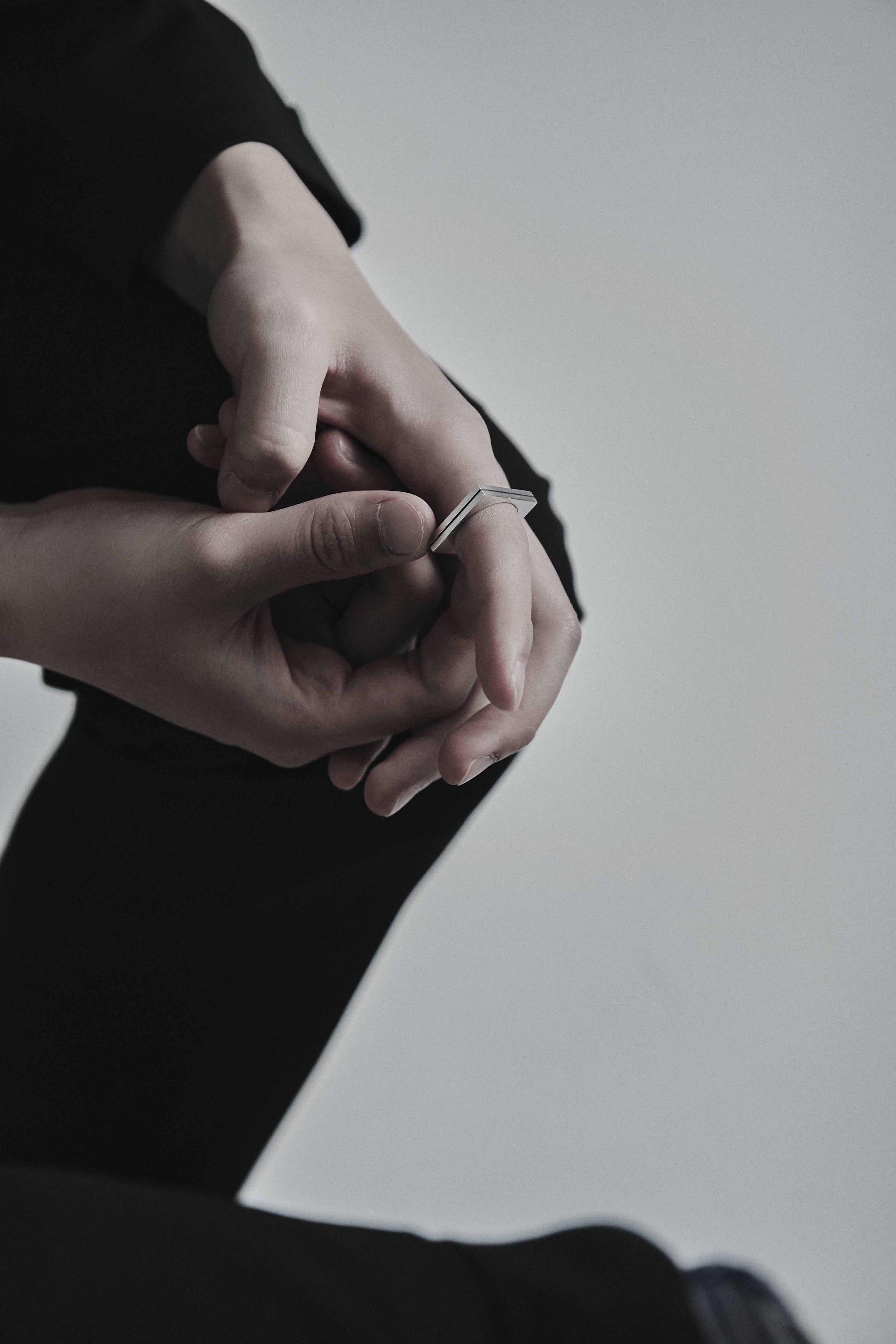 Square line ring - OVERTHELINE 오버더라인 - CAVA LIFE