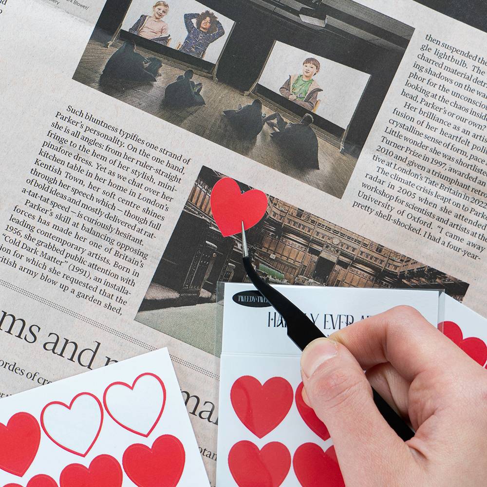 HAPPILY EVER AFTER - RED HEART (하트 씰스티커 2매)