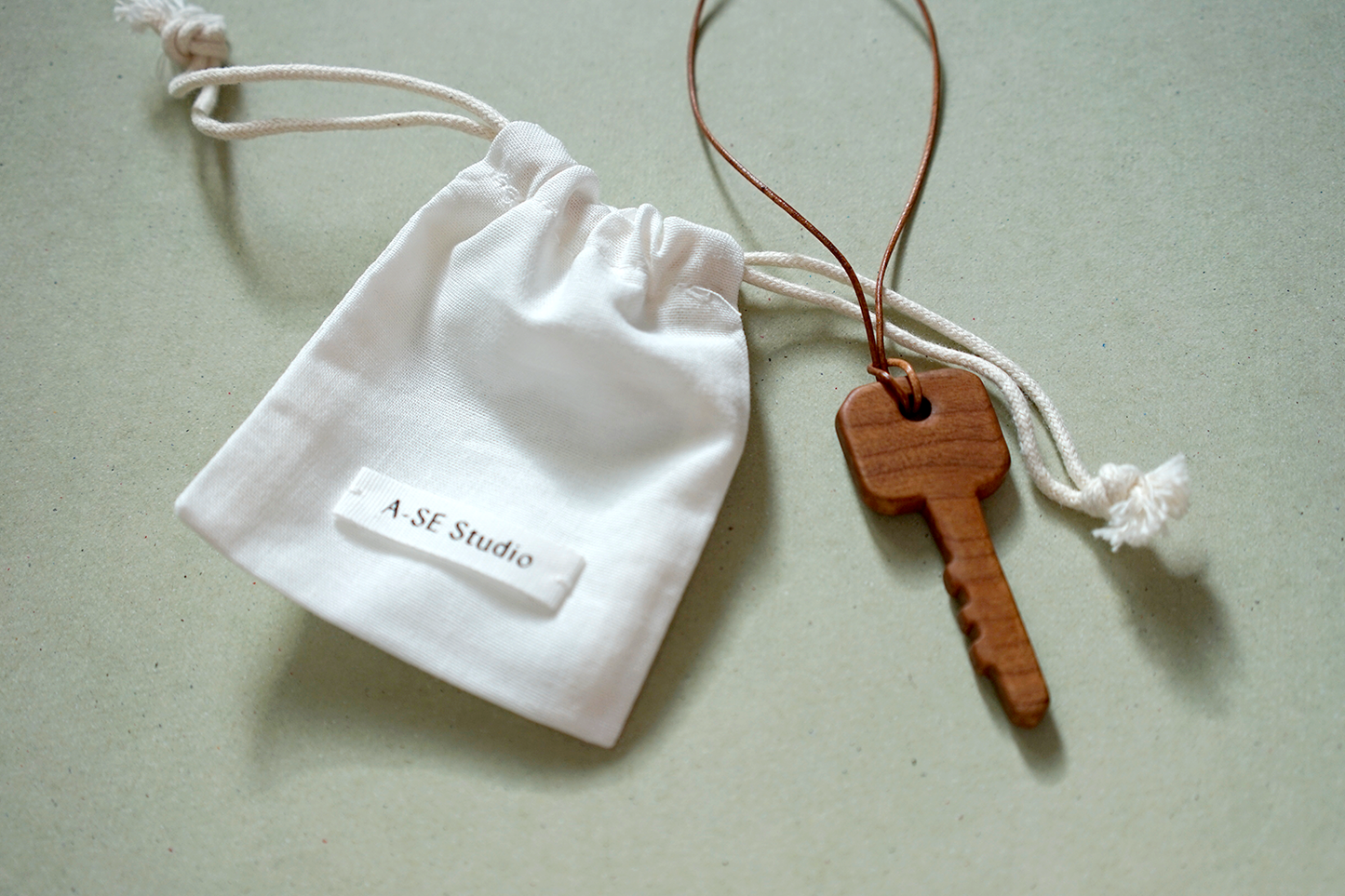 [One&Only] Drawing Pendant Series 우든 팬던트 - 도트스퀘어