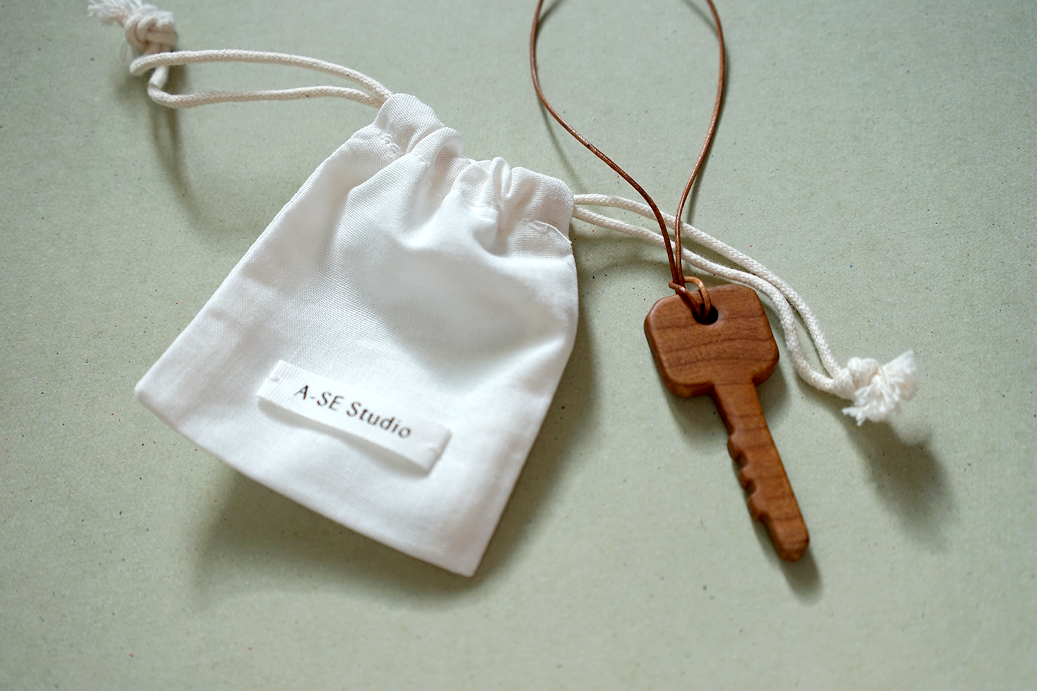 [One&Only] Drawing Pendant Series 우든 팬던트 - 도트스퀘어