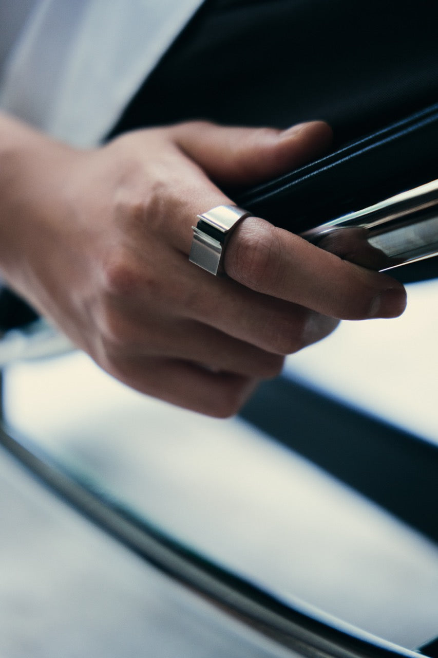 Void square ring - OVERTHELINE 오버더라인 - CAVA LIFE