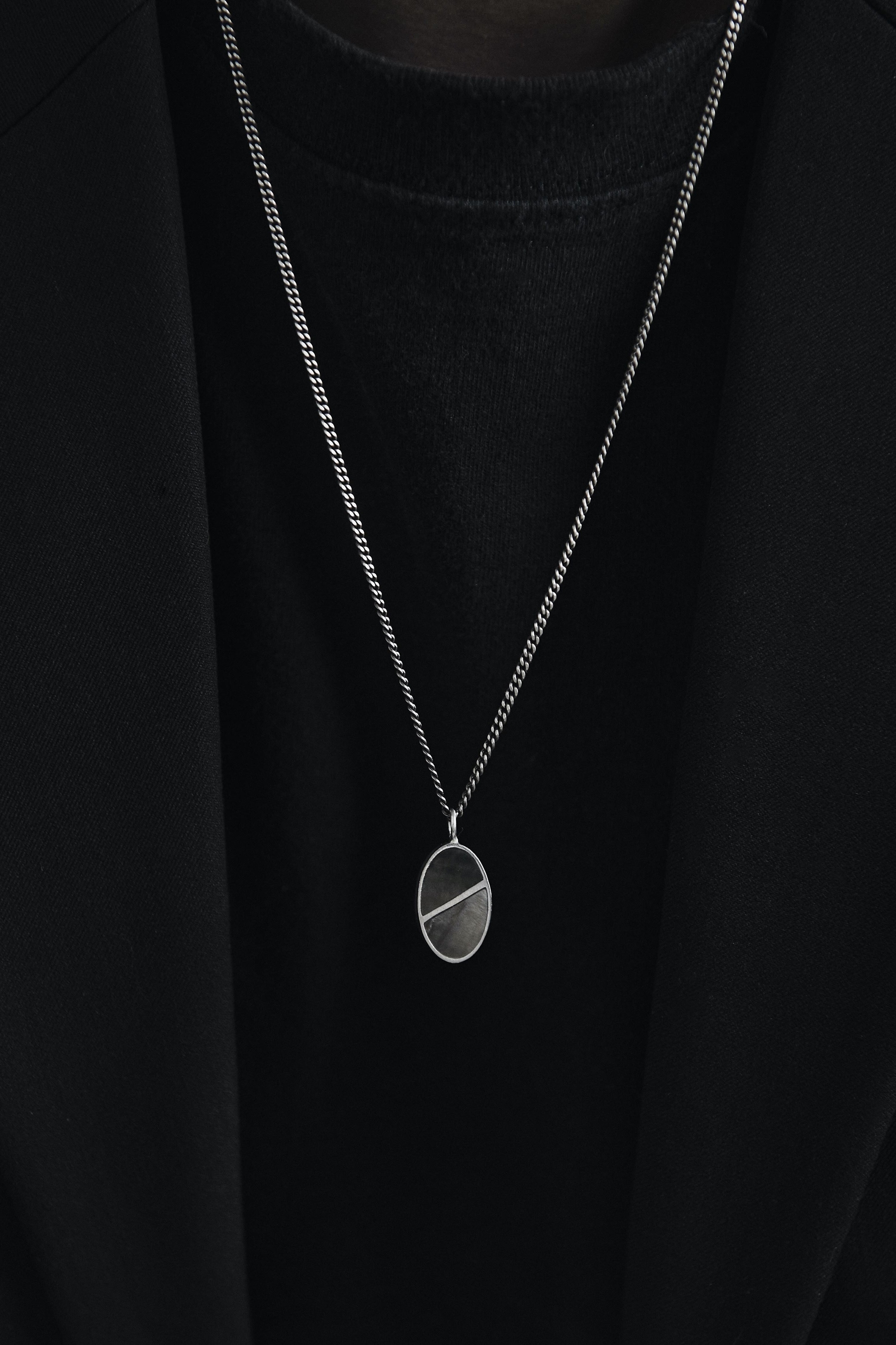 One line oval pendant (Stone setting) - OVERTHELINE 오버더라인 - CAVA LIFE