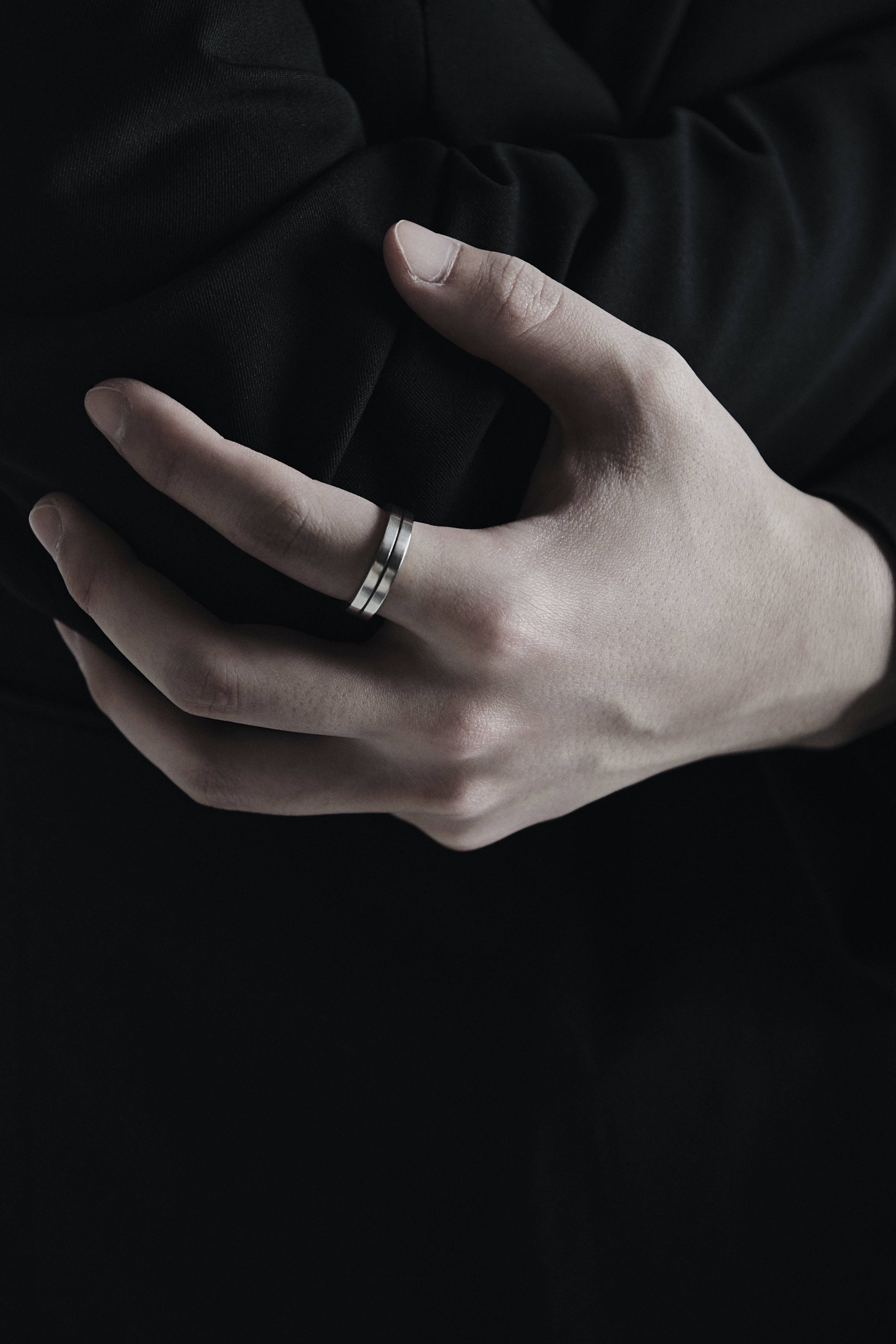 One line thick ring - OVERTHELINE 오버더라인 - CAVA LIFE