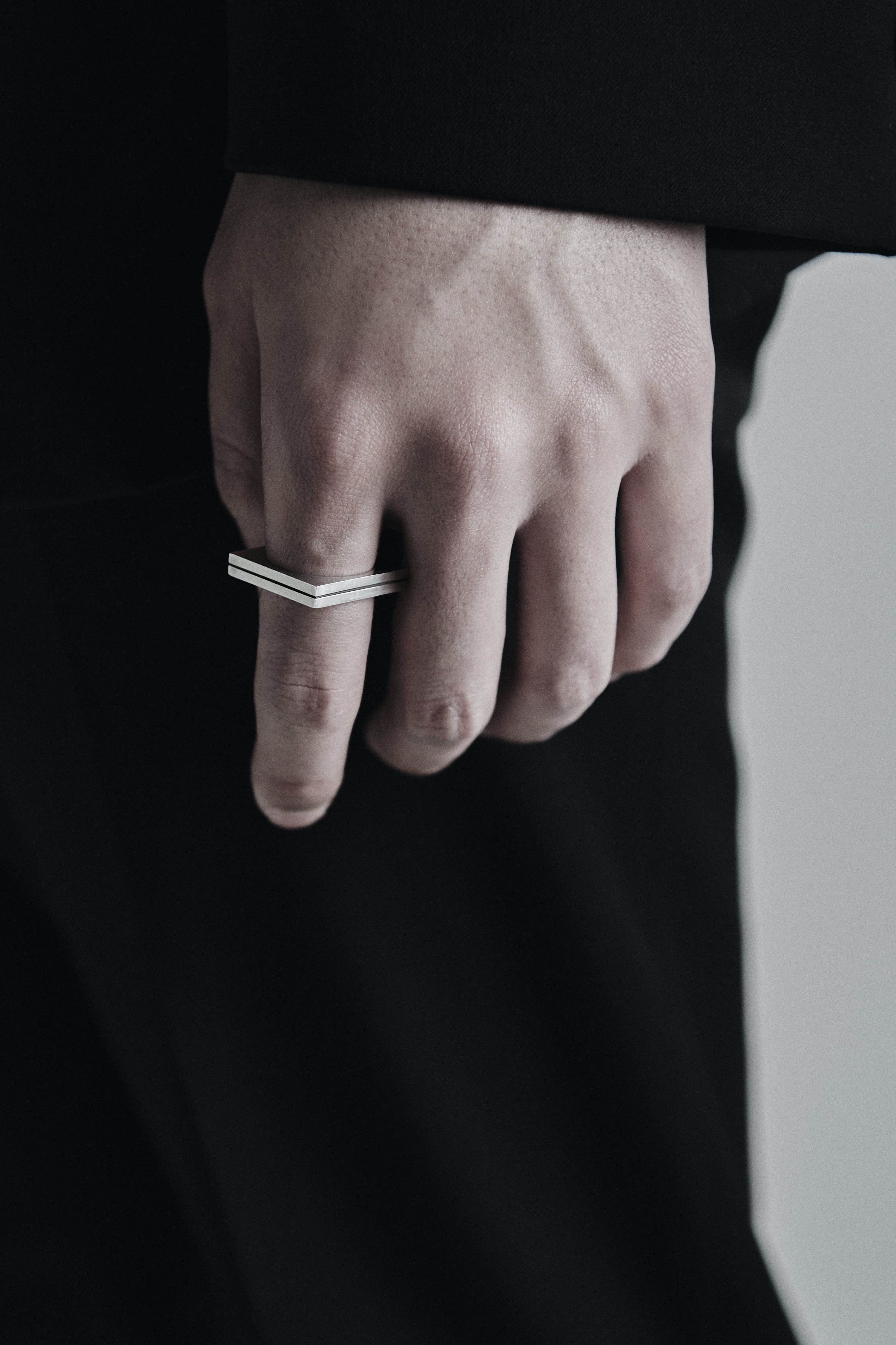 Square line ring - OVERTHELINE 오버더라인 - CAVA LIFE