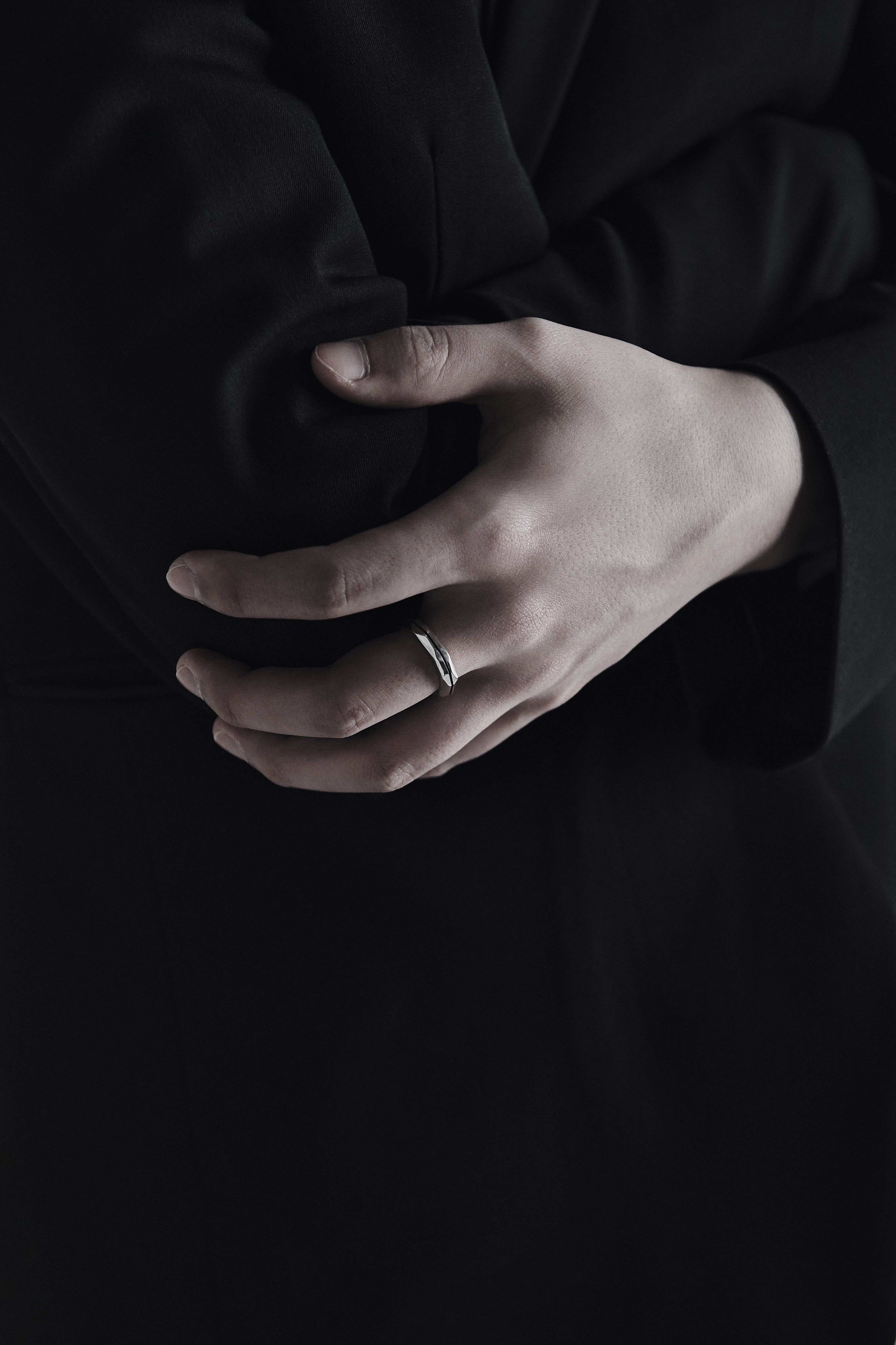 One line stone ring - OVERTHELINE 오버더라인 - CAVA LIFE