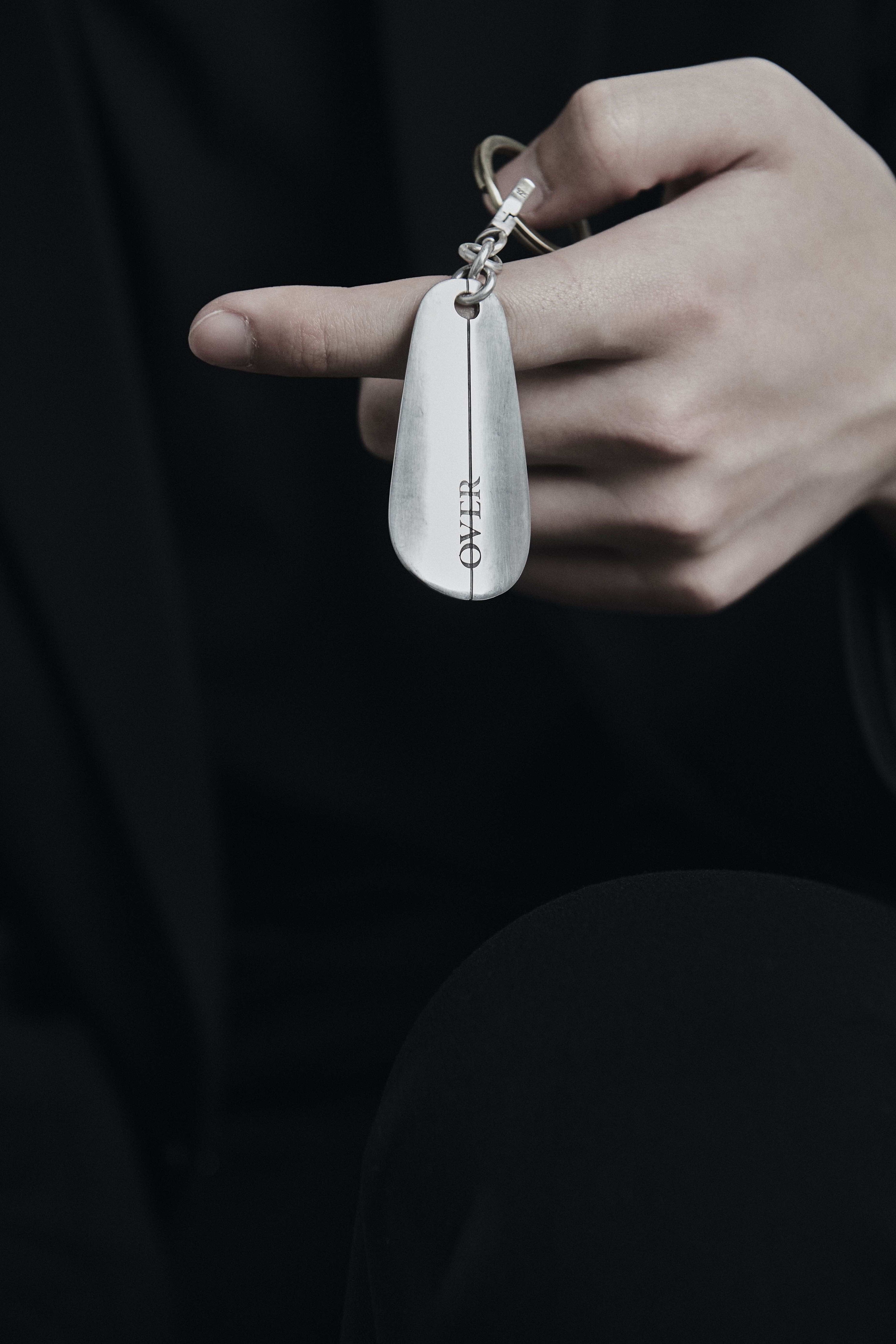 One line shoehorn keyring - OVERTHELINE 오버더라인 - CAVA LIFE