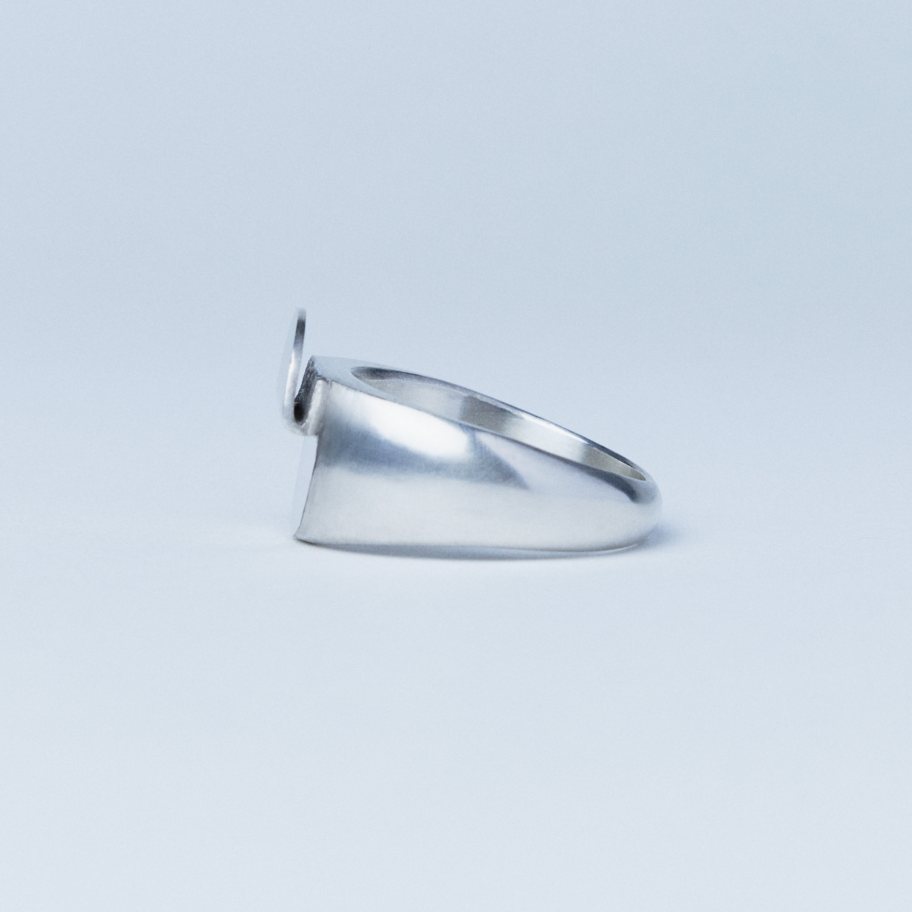 Void circle ring - OVERTHELINE 오버더라인 - CAVA LIFE