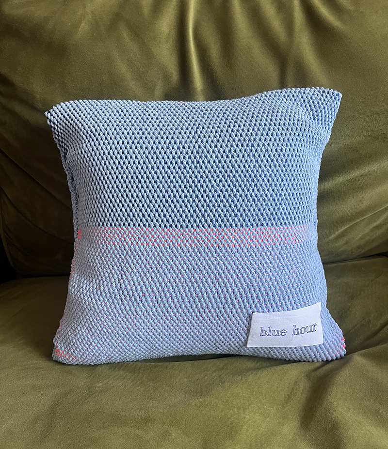 레몬과 돌고래 손바느질 위빙 쿠션 - Blue Hour 블루아워 - CAVA LIFE