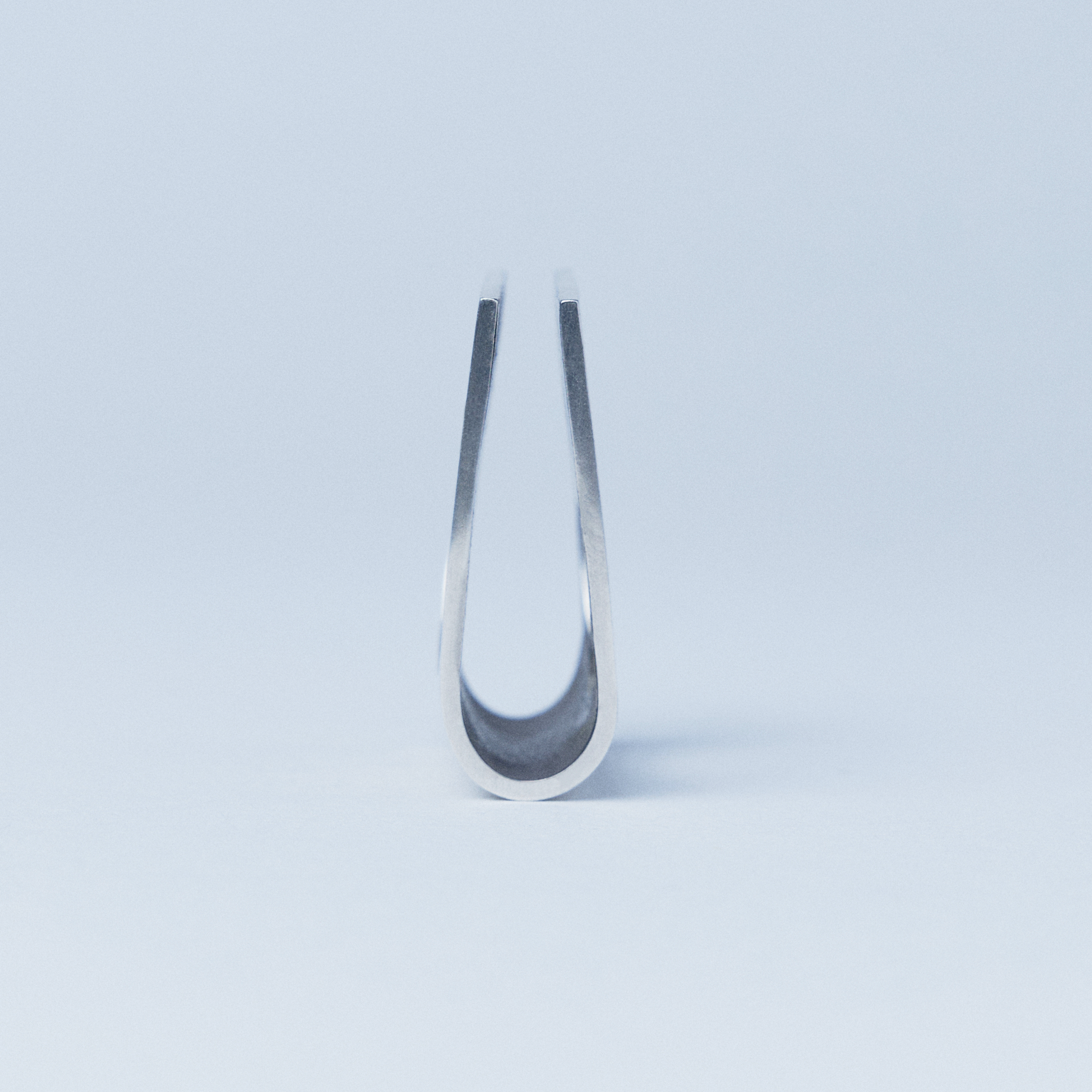 Void wave ring - OVERTHELINE 오버더라인 - CAVA LIFE