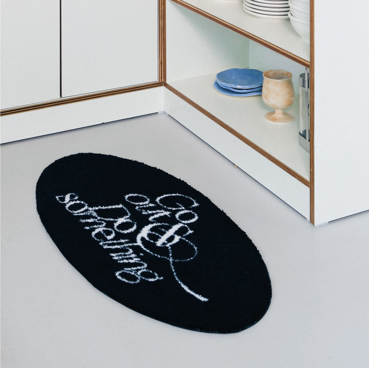 발매트 / Go out & Do something - Issuegraphy 이슈그래피 - CAVA LIFE