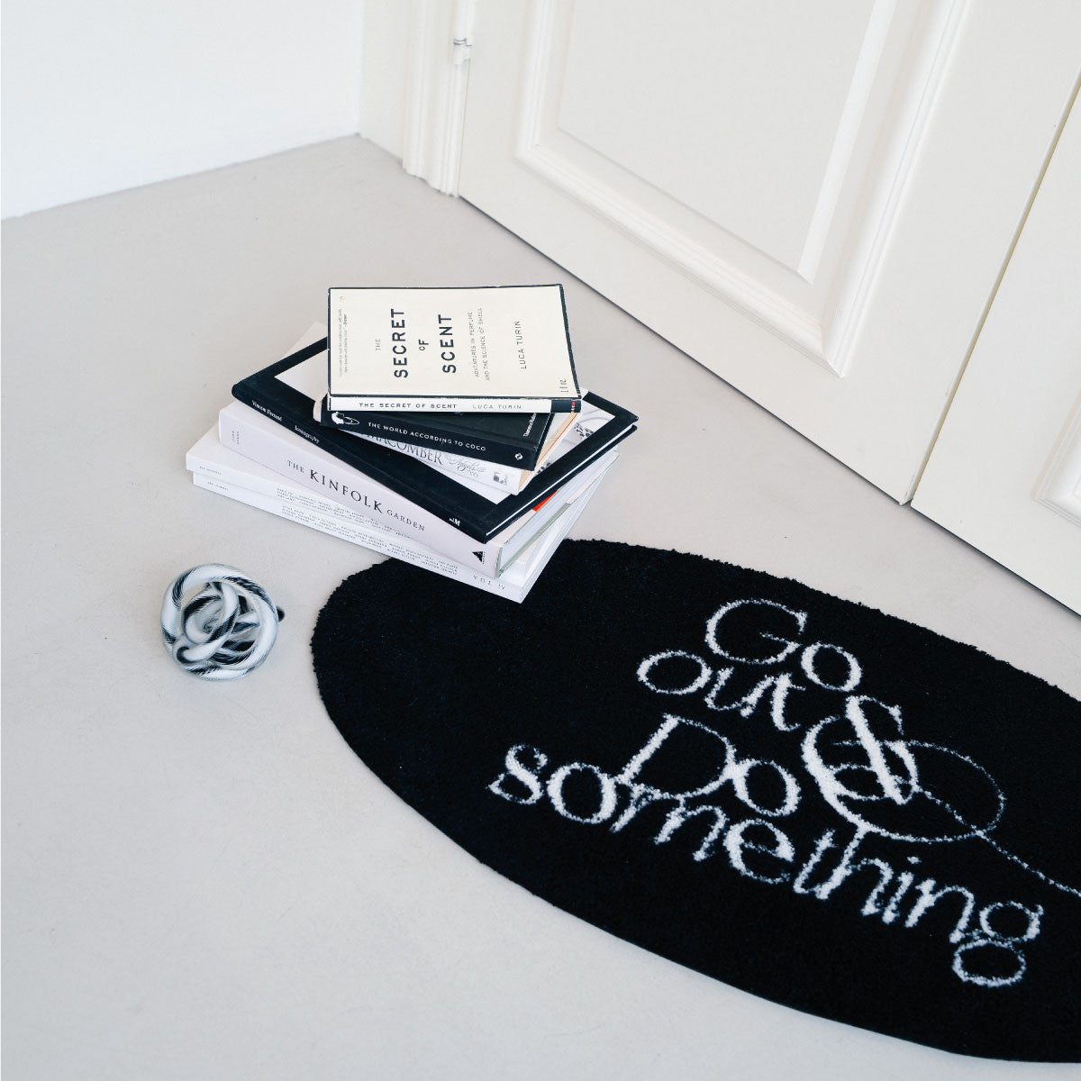 발매트 / Go out & Do something - Issuegraphy 이슈그래피 - CAVA LIFE