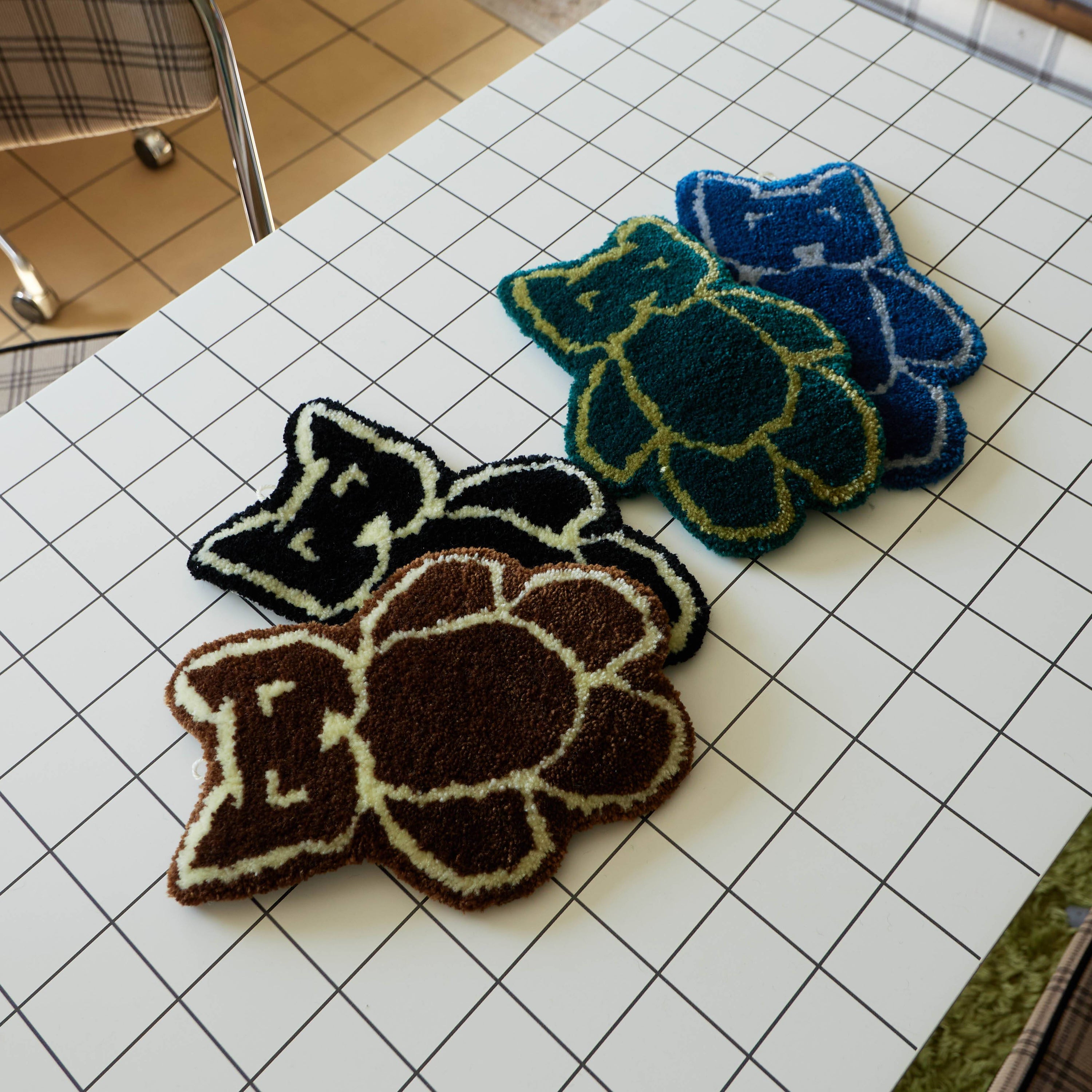 별 피규어 : 홈 네크리스 ( 선 자세 ) 데님 블루 - HALLOWEEN YESTERDAY 할로윈예스터데이 - CAVA LIFE