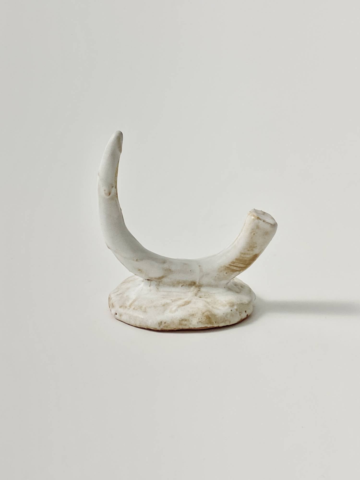 Rib of soil - half matt white I