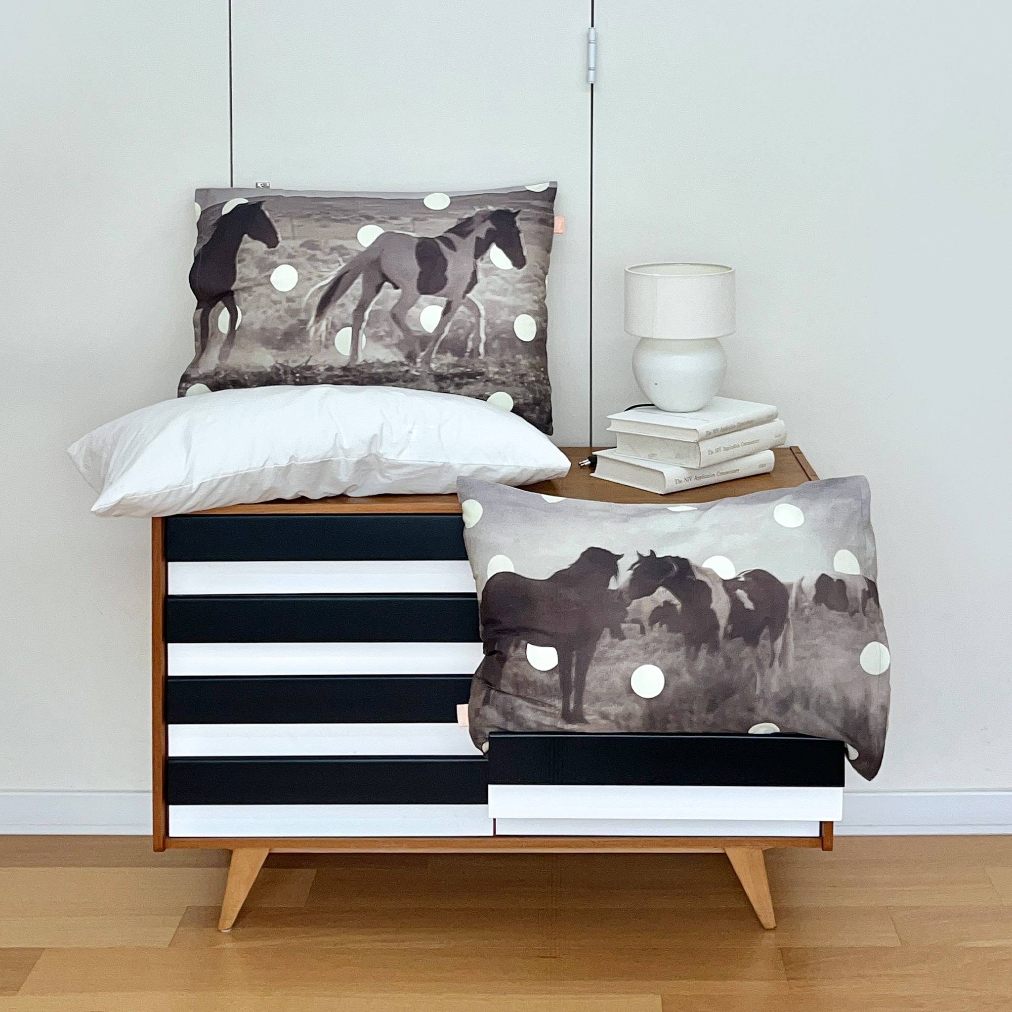 Wild Horse Pillow Cover (모달)