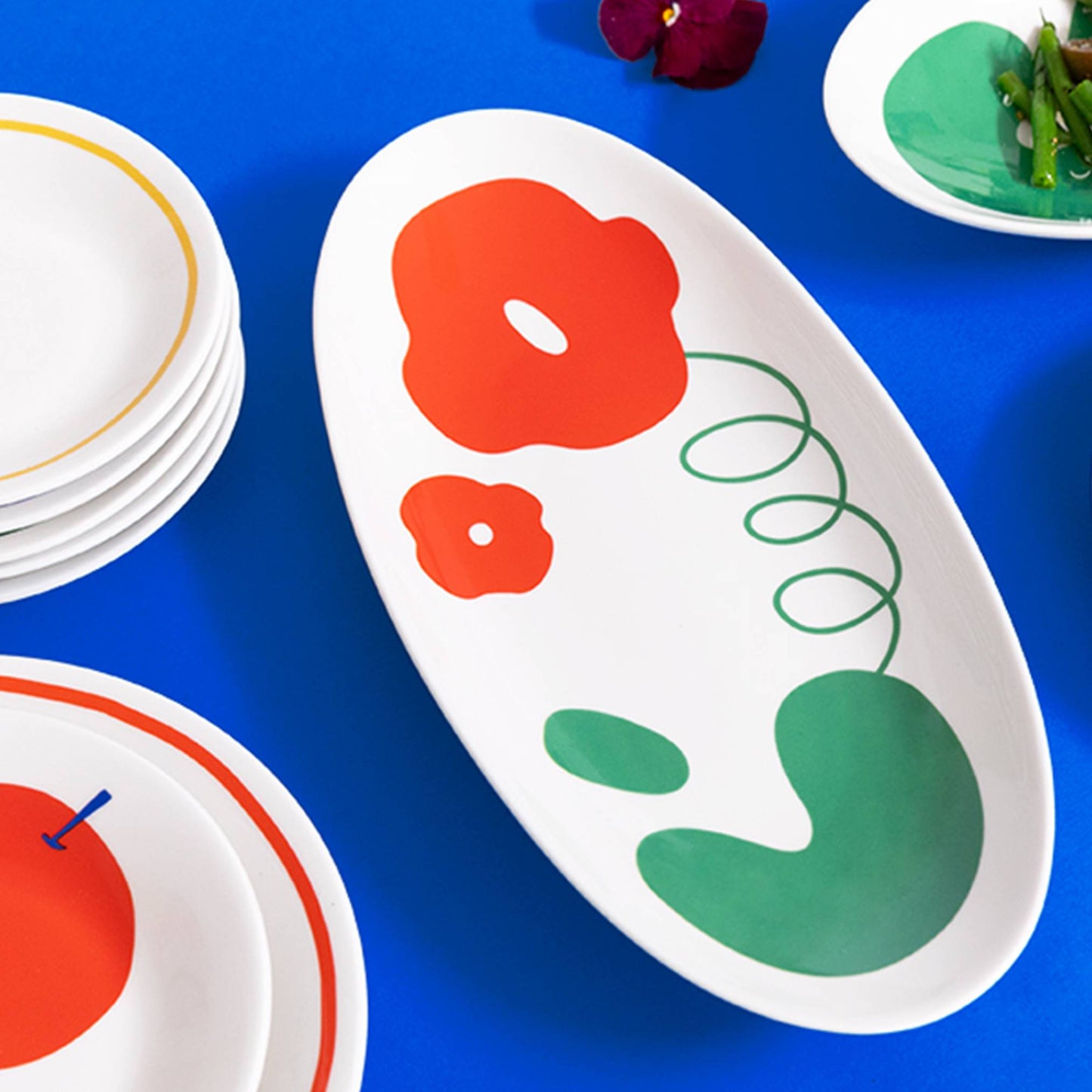 レッドフラワーロングオーバルプレート