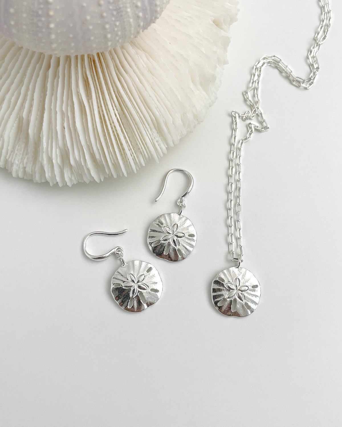starfish & sand dollar hook earring - Next Green Door - CAVA LIFE