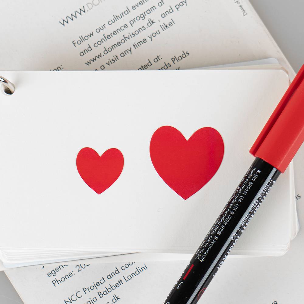 HAPPILY EVER AFTER - RED HEART (하트 씰스티커 2매)