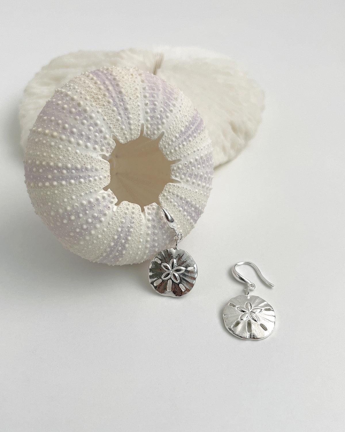 starfish & sand dollar hook earring - Next Green Door - CAVA LIFE
