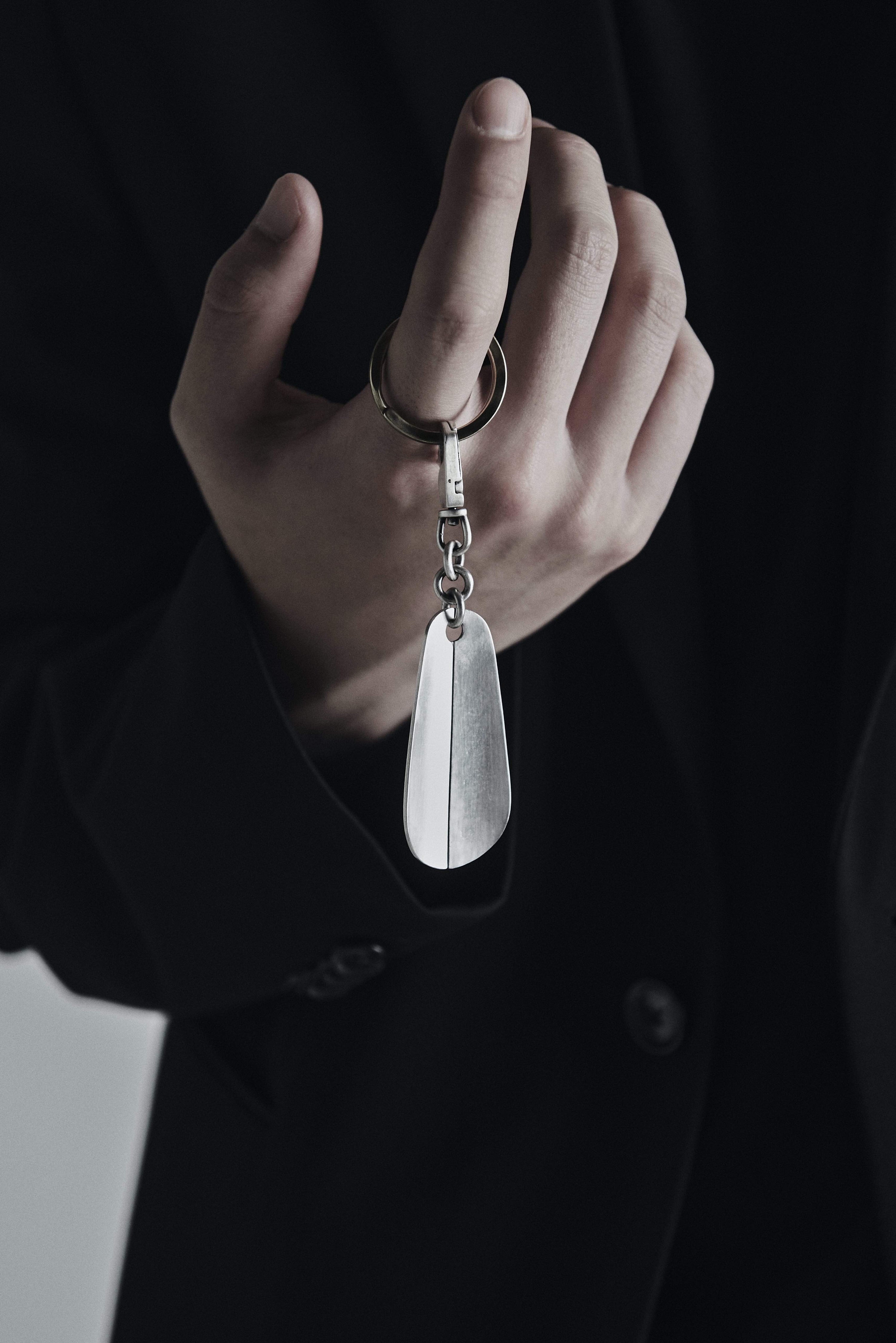One line shoehorn keyring - OVERTHELINE 오버더라인 - CAVA LIFE