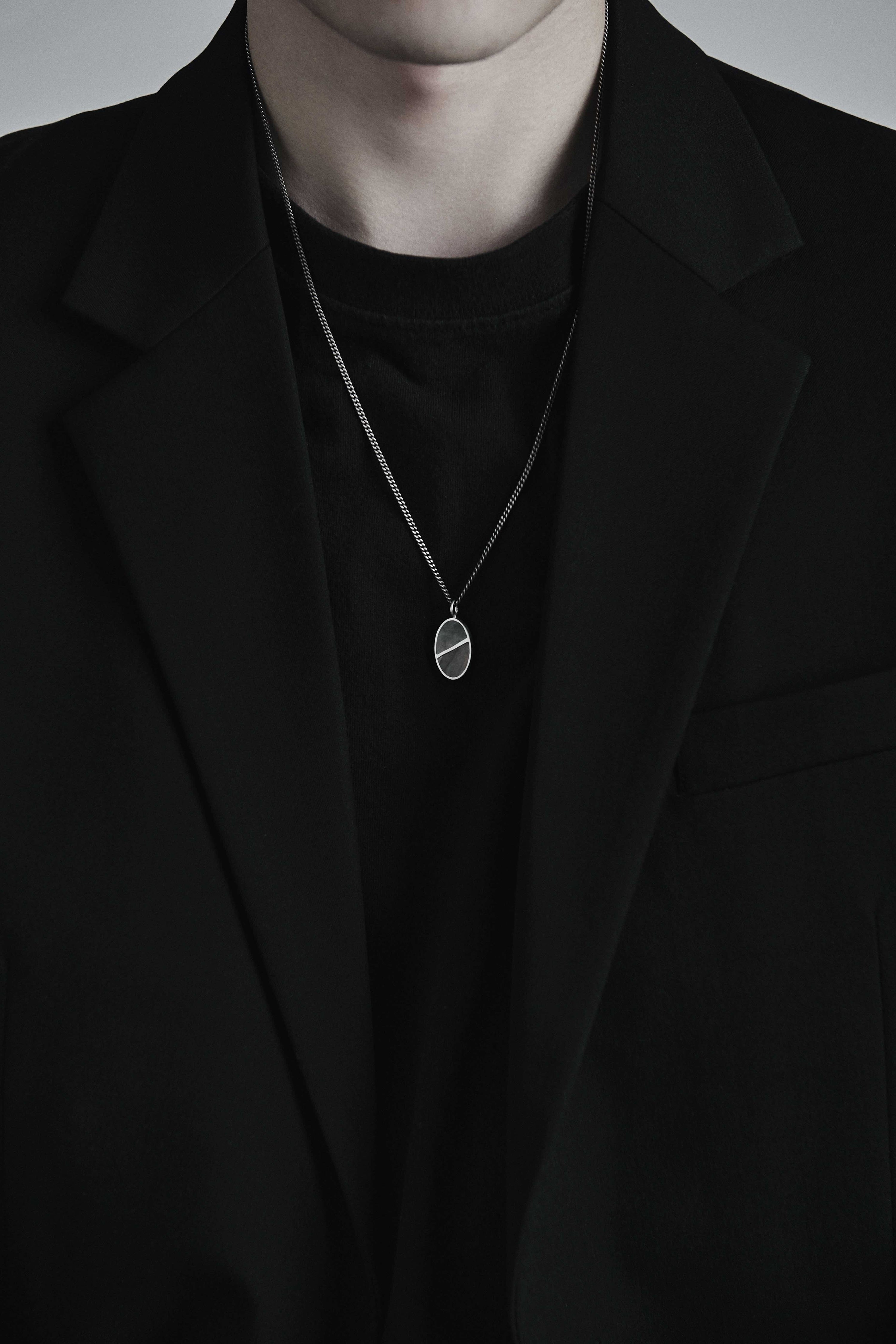 One line oval pendant (Stone setting) - OVERTHELINE 오버더라인 - CAVA LIFE